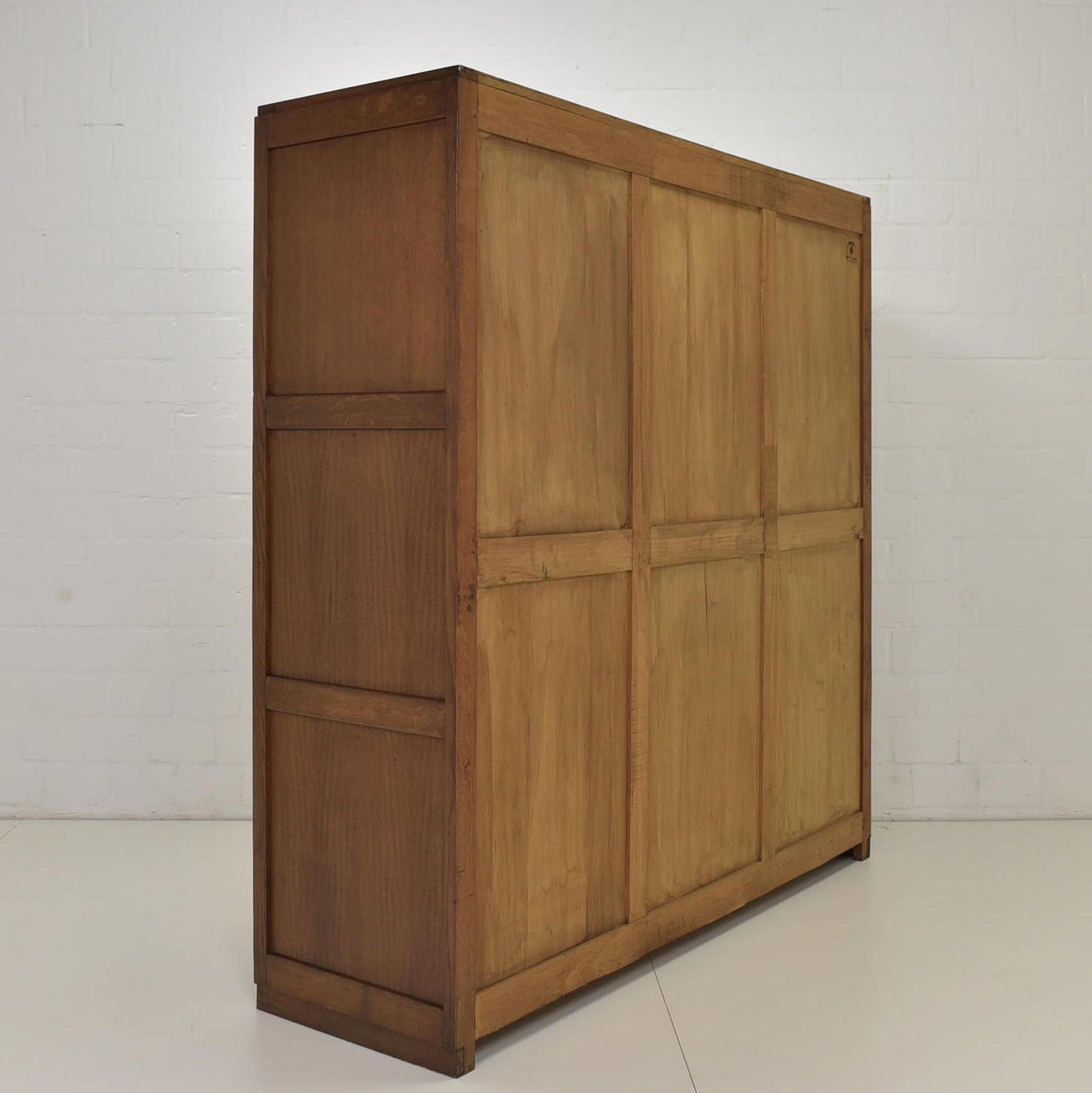 Art Deco Bauhaus Bookcase Display Cabinet in Oak, 1935 8
