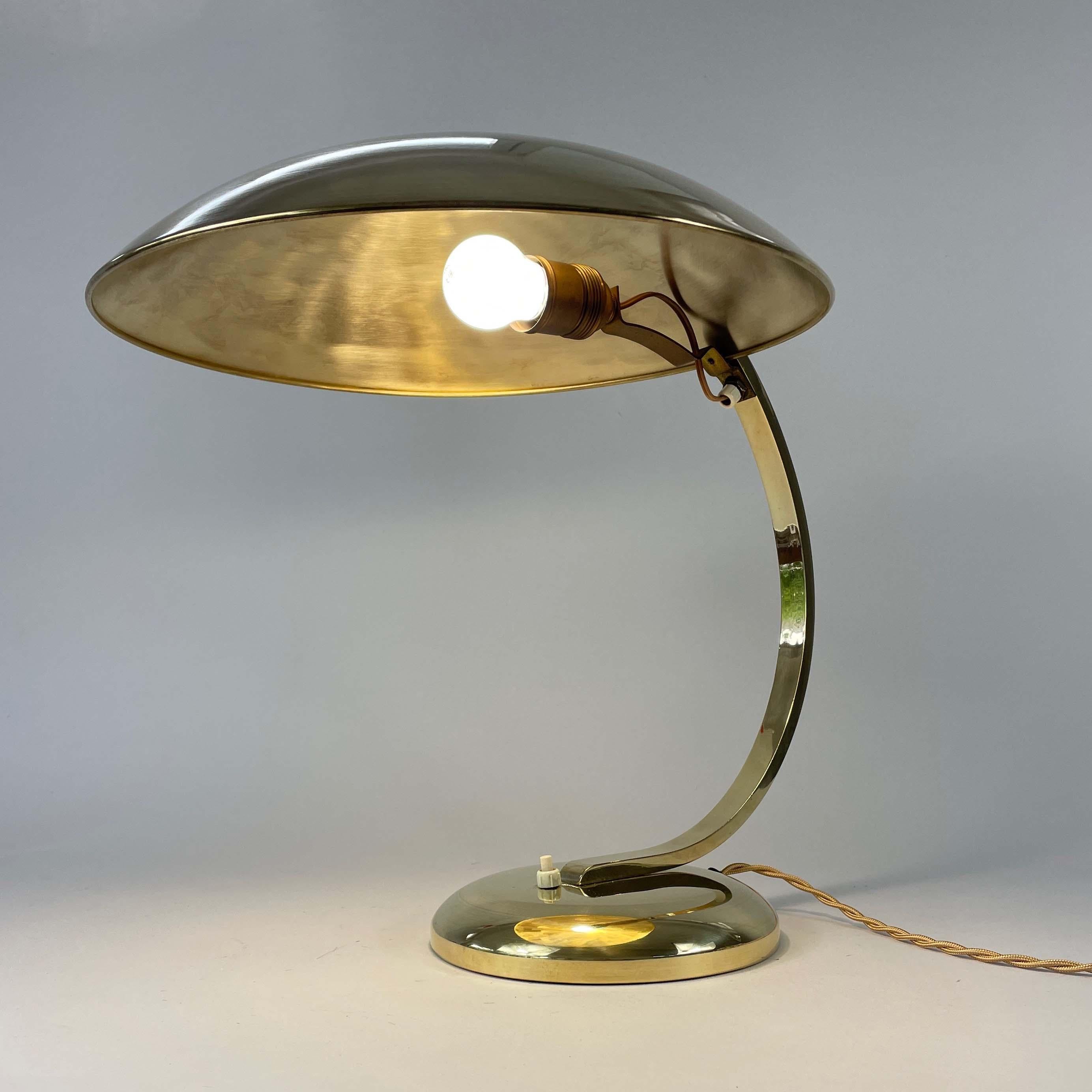 Lampada da tavolo in ottone Bauhaus GLEIBO di Hillebrand, Germania anni '30 in vendita 3