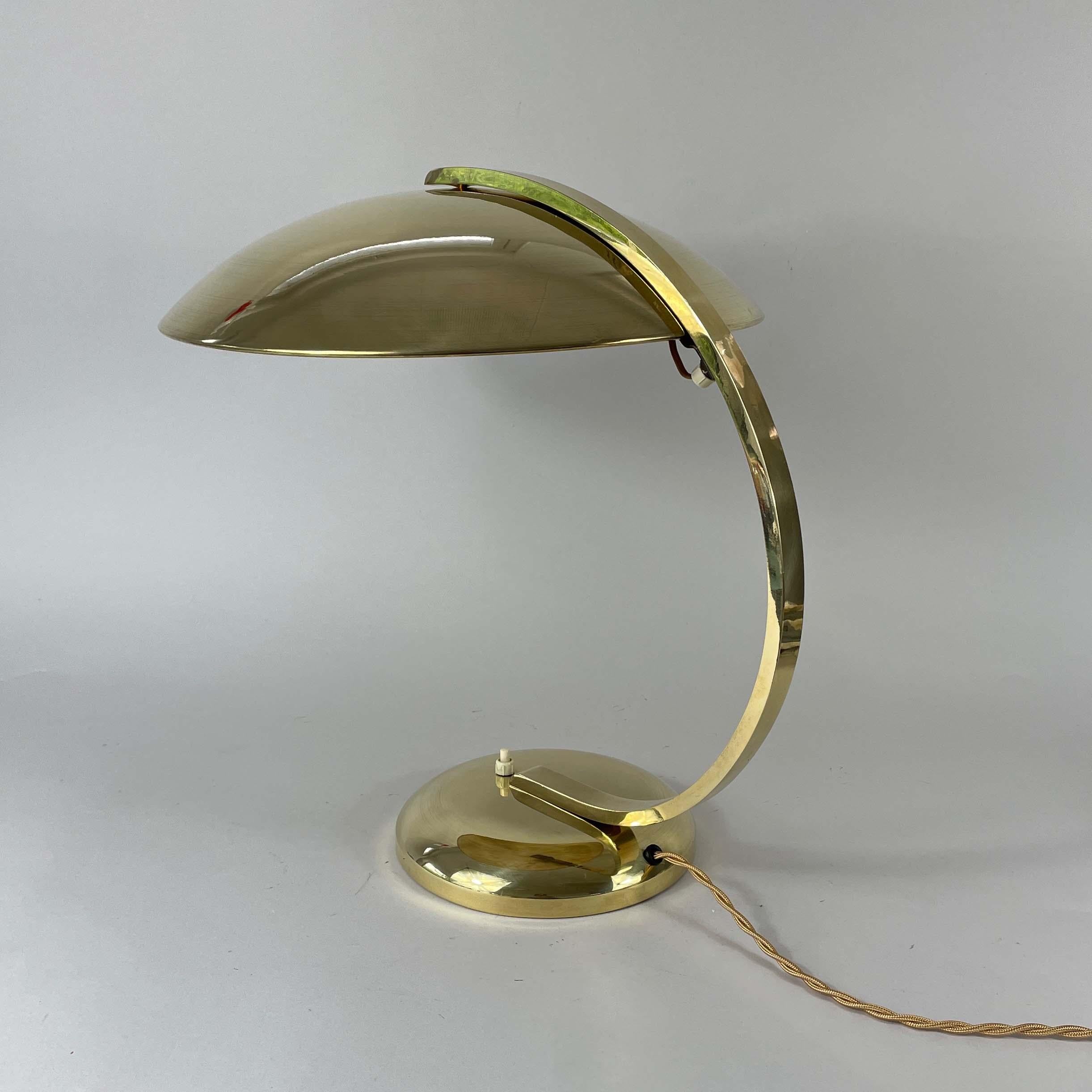 Tedesco Lampada da tavolo in ottone Bauhaus GLEIBO di Hillebrand, Germania anni '30 in vendita