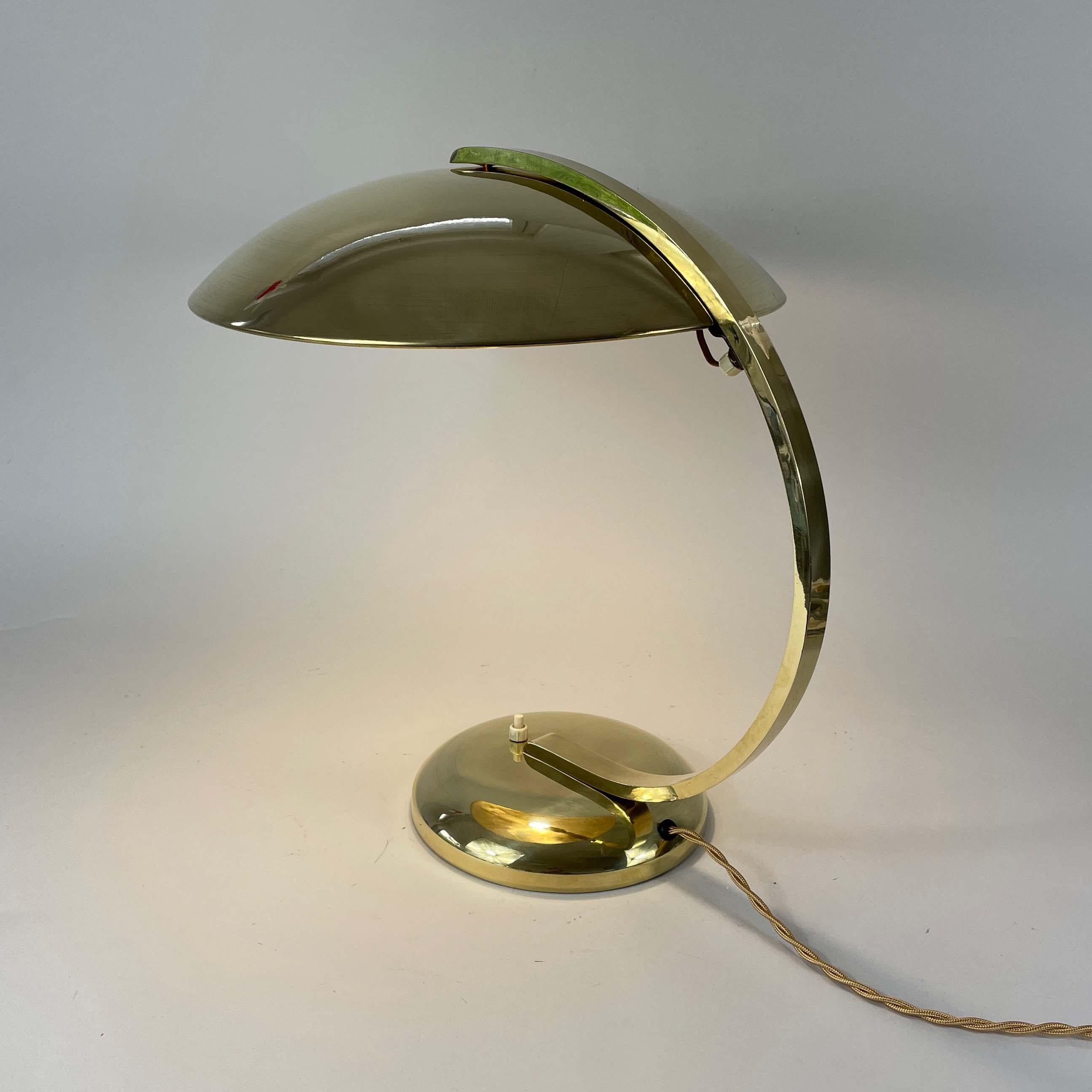 Lampada da tavolo in ottone Bauhaus GLEIBO di Hillebrand, Germania anni '30 In condizioni buone in vendita a NUEMBRECHT, NRW
