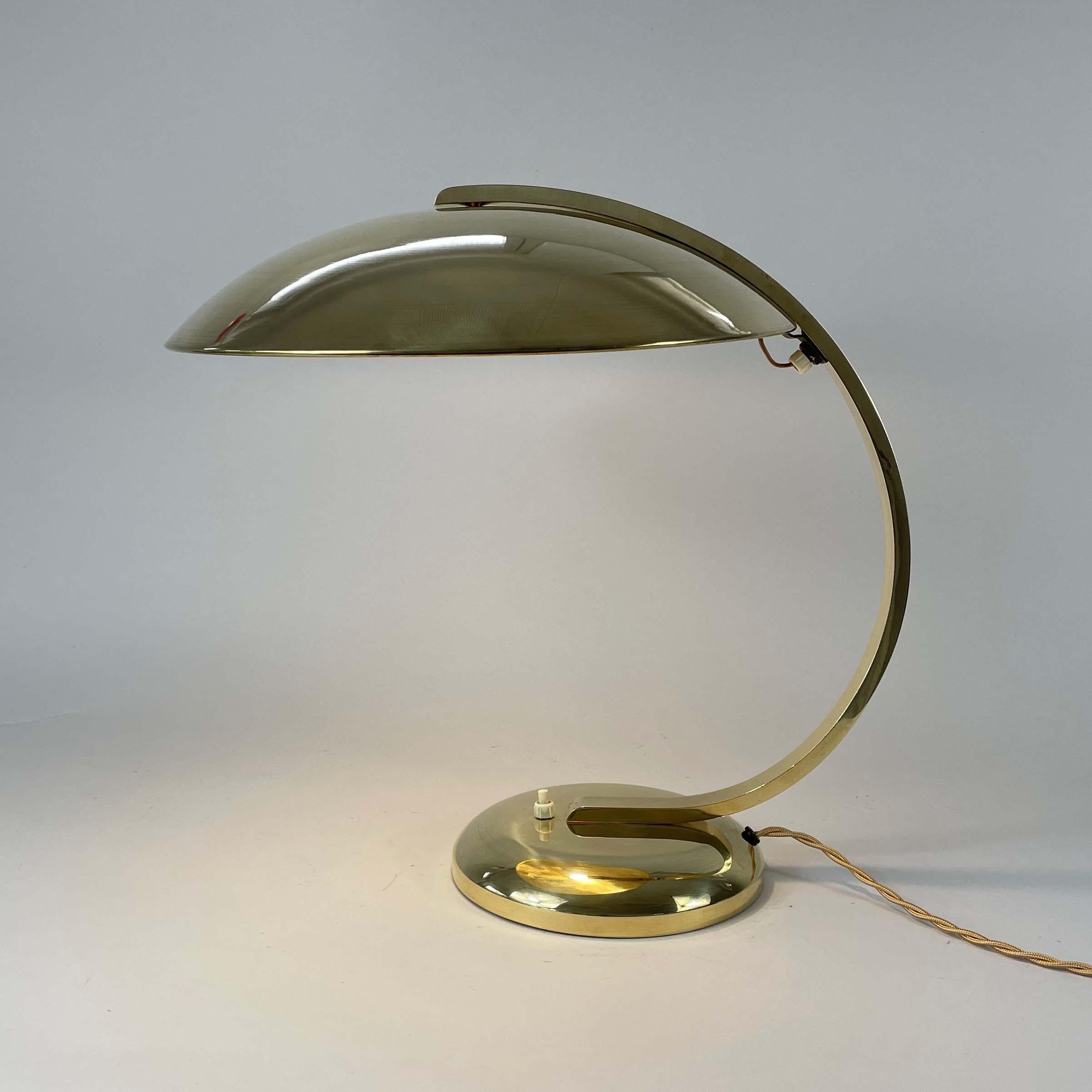 Lampada da tavolo in ottone Bauhaus GLEIBO di Hillebrand, Germania anni '30 in vendita 2