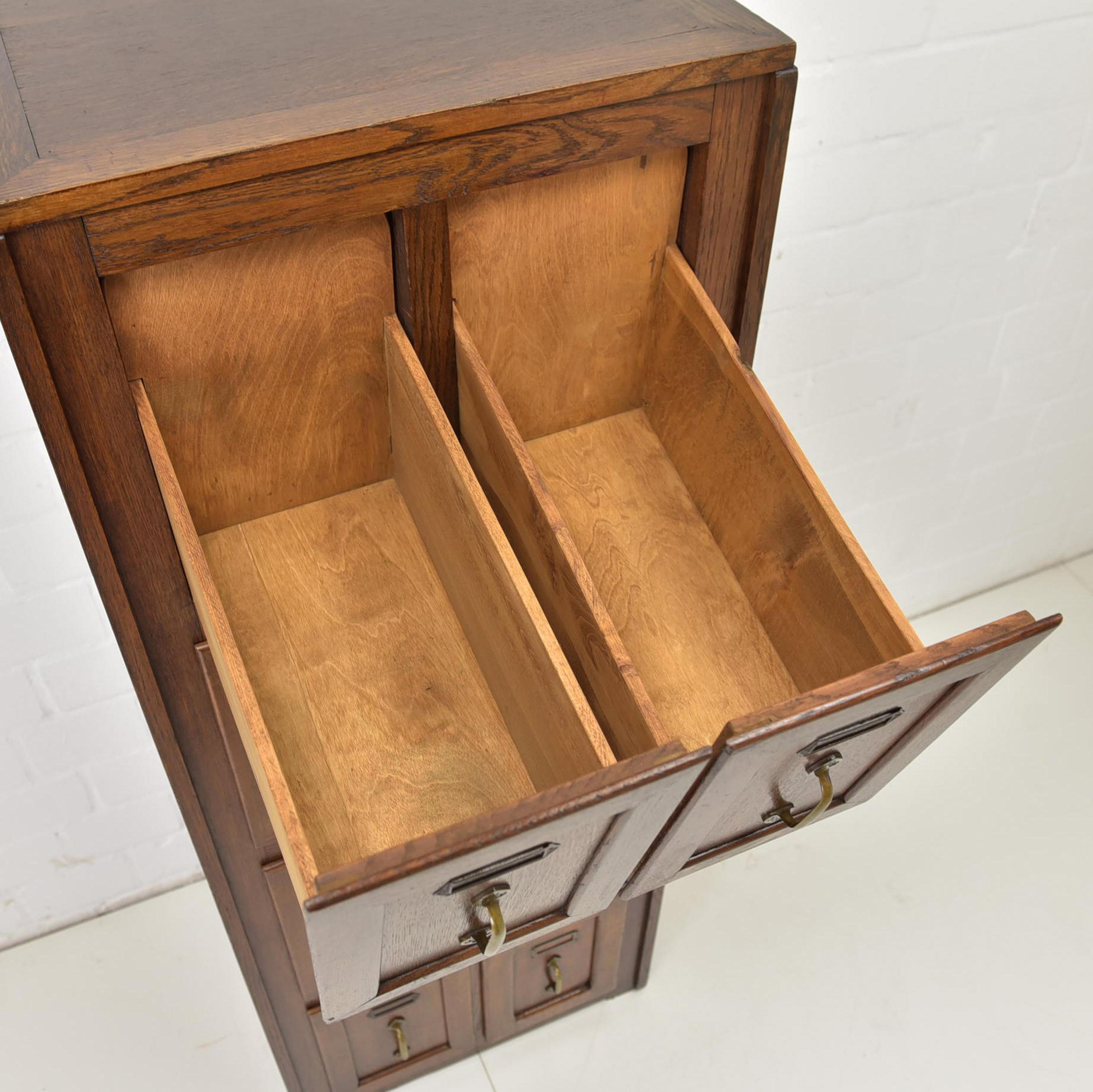 Art Deco Bauhaus Drawer Cabinet / File Cabinet Narrow in Oak, 1925 In Good Condition In Lüdinghausen, DE