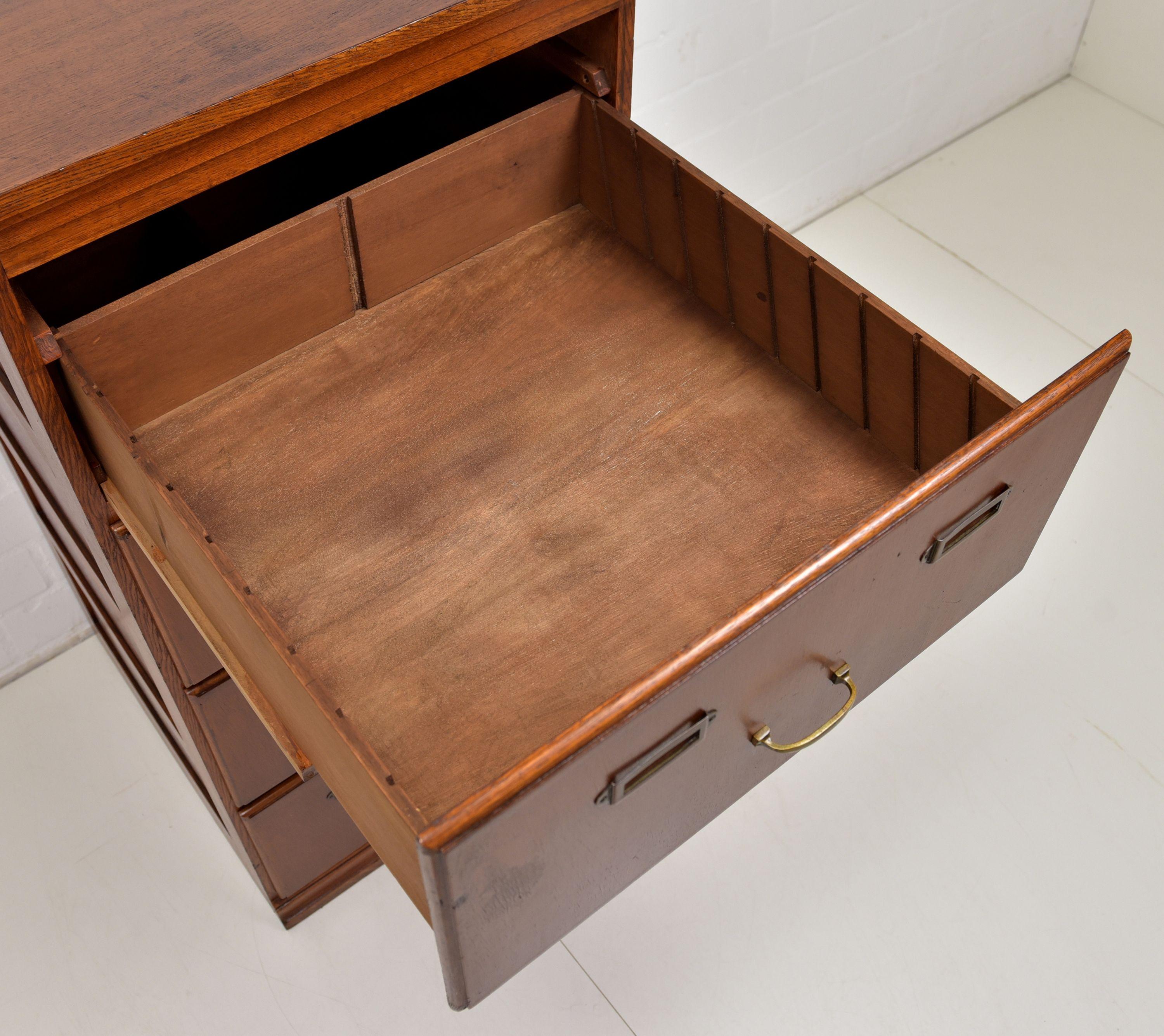 Art Deco Bauhaus Drawer Cabinet / File Cabinet Narrow in Oak, 1935 In Good Condition In Lüdinghausen, DE