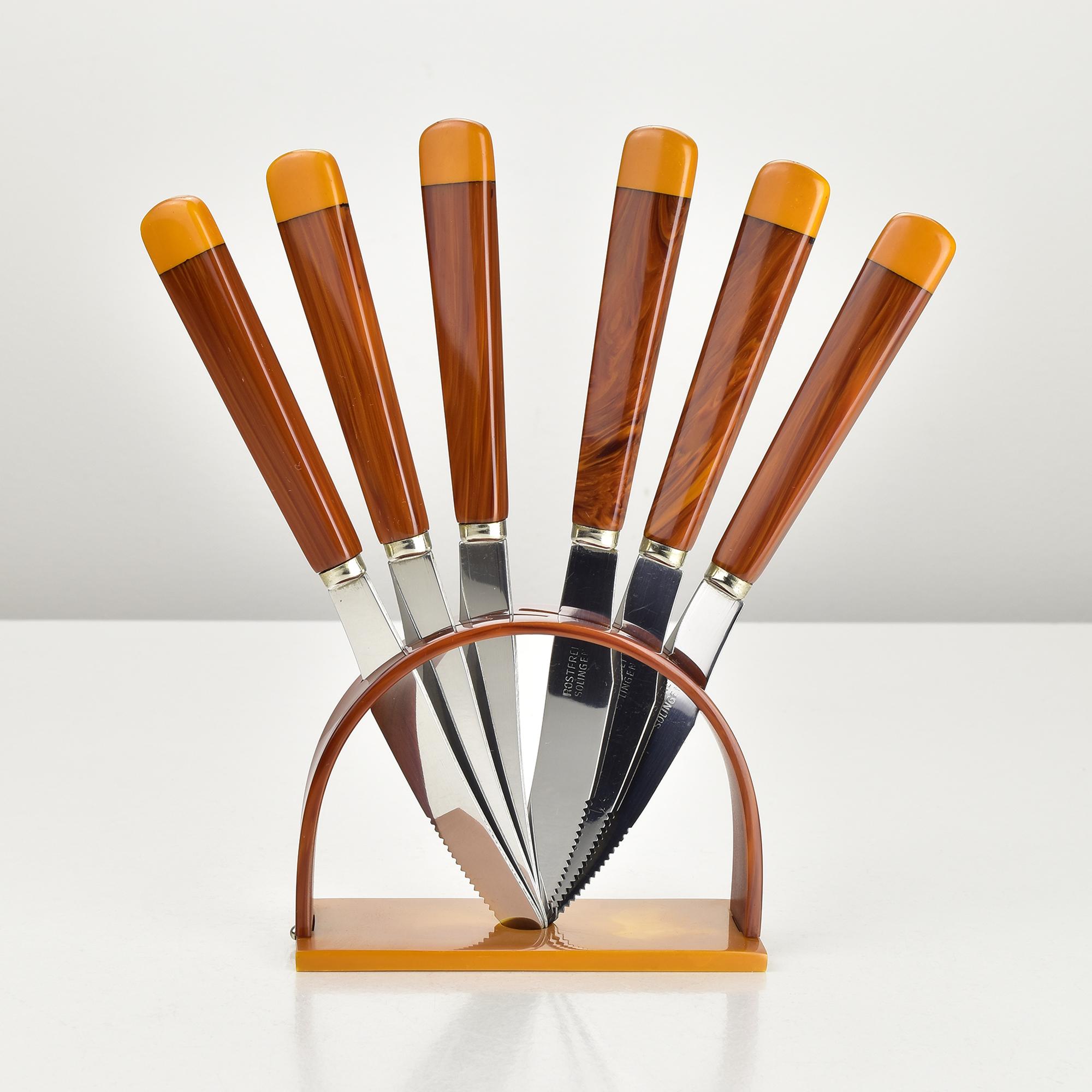 Lucidato Set di coltelli da frutta in bachelite di epoca Bauhaus con supporto, anni '30, set di 6 in vendita