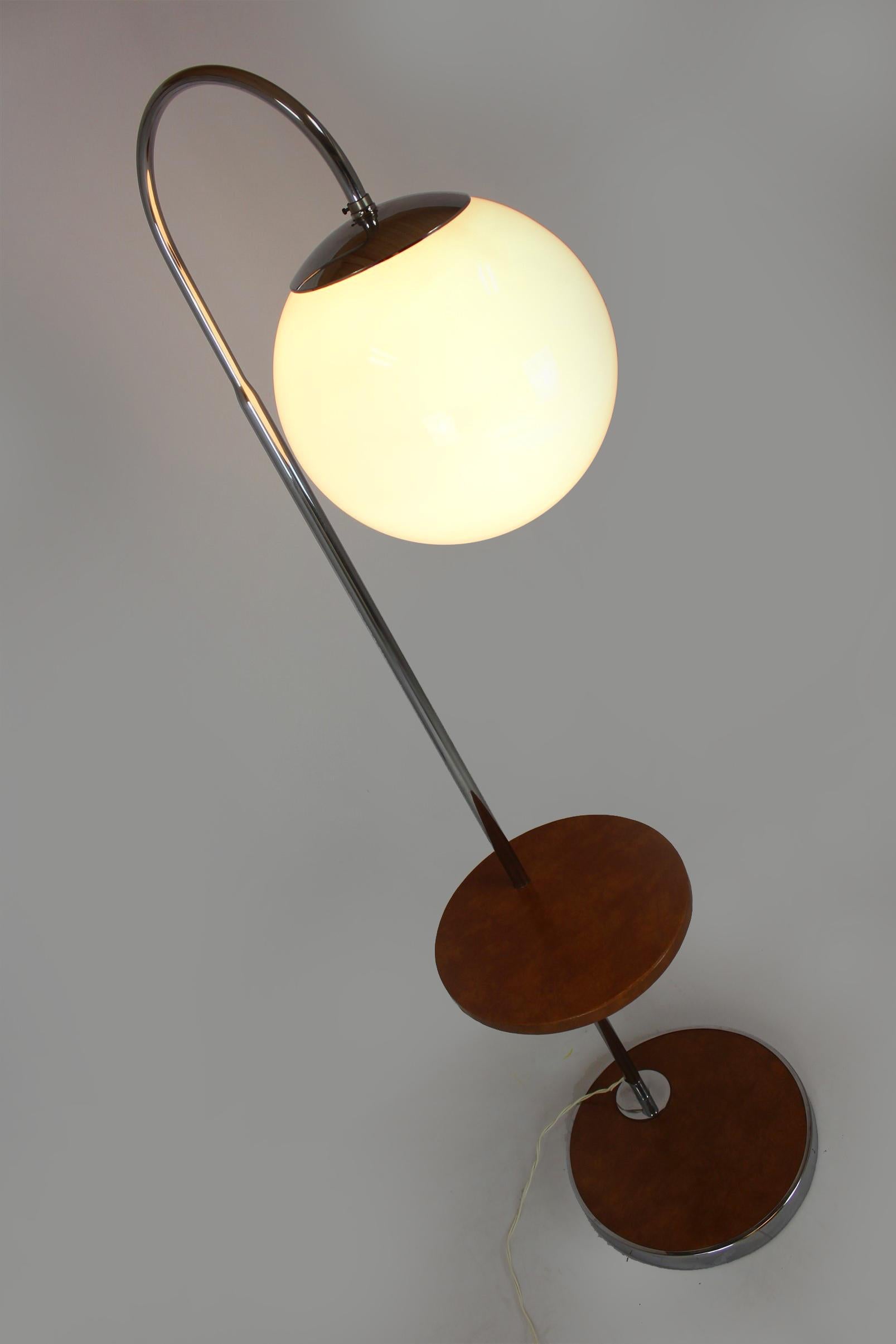 Lampadaire Bauhaus, années 1940 en vente 1