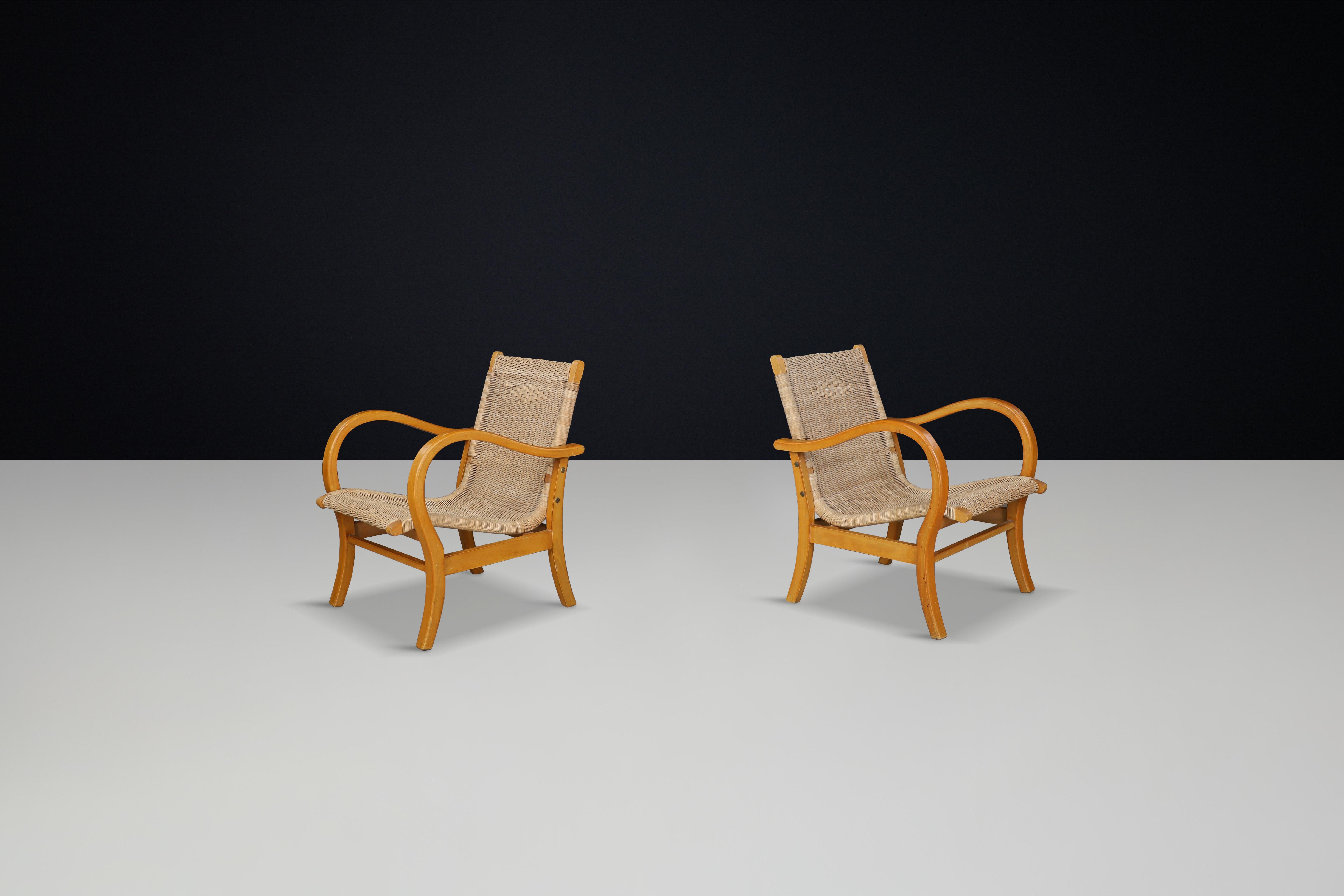Art Deco Bauhaus Lounge Chairs by Erich Dieckmann, Germany, 1930

This stunning pair of Art Deco Bauhaus lounge chairs, designed by the renowned Erich Dieckmann (1896-1944), exemplifies the elegance and functionality of mid-century design. The