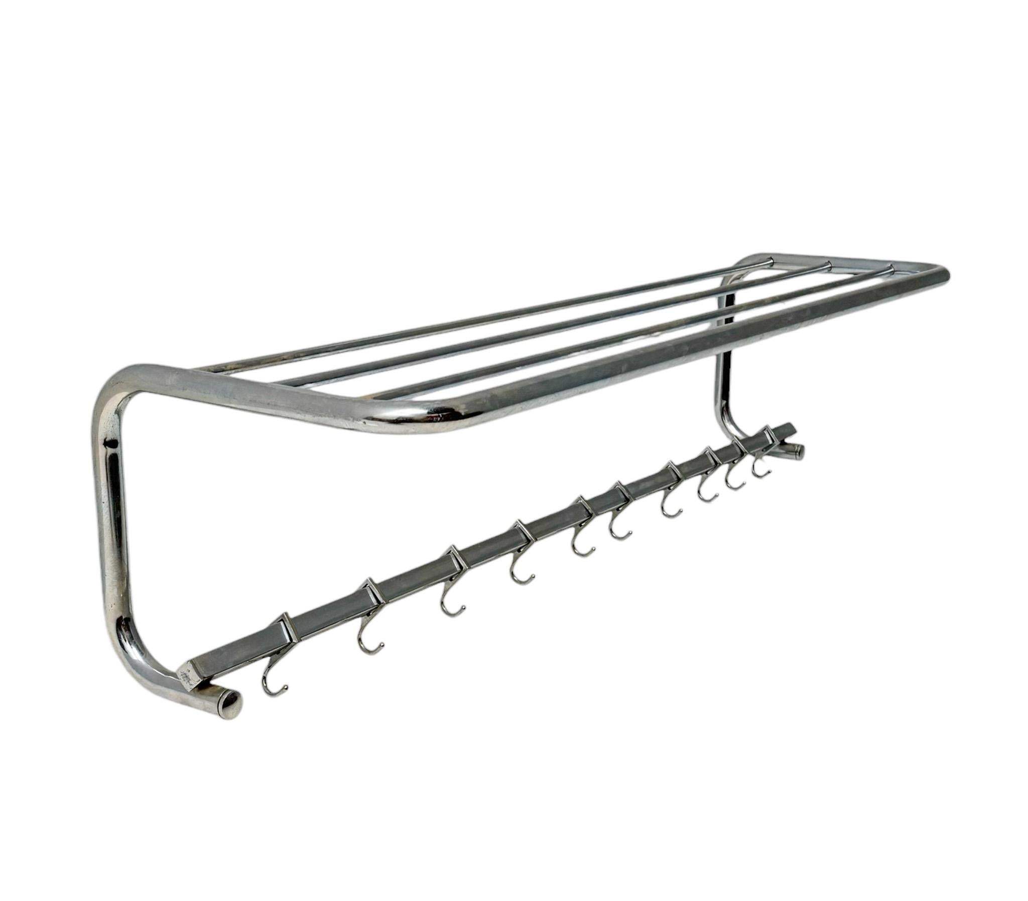 Stunning and elegant Art Deco Bauhaus Style wall coat rack.
Striking German design from the 1930s.
Original chrome metal frame with 10 original hooks.
This wonderful Art Deco Bauhaus Style wall coat rack is in very good original condition with minor