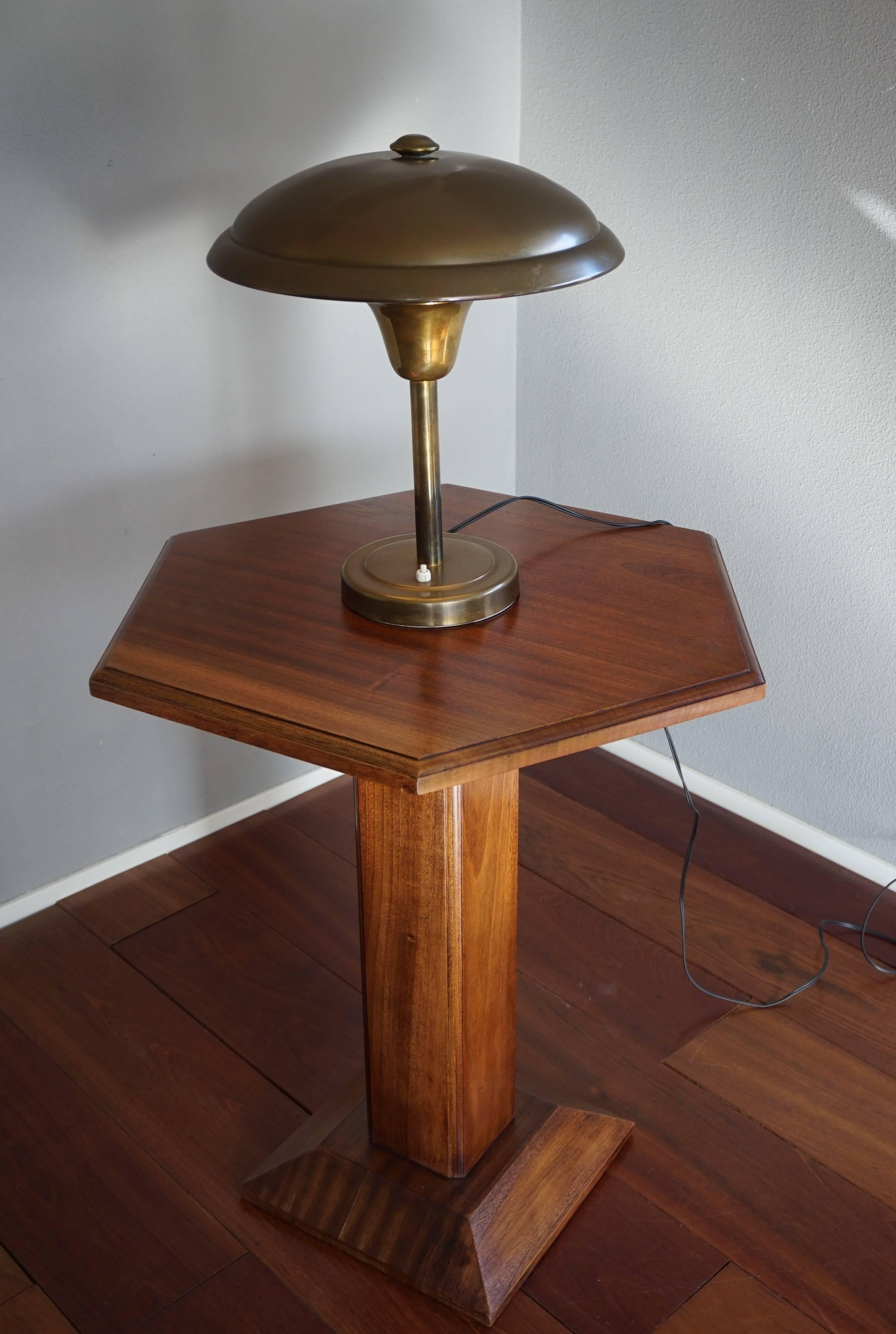 Art-Déco-Tisch- oder Schreibtischlampe im Bauhaus-Stil, Lampenschirm aus Kupfer mit Metallschalen-Design im Angebot 13