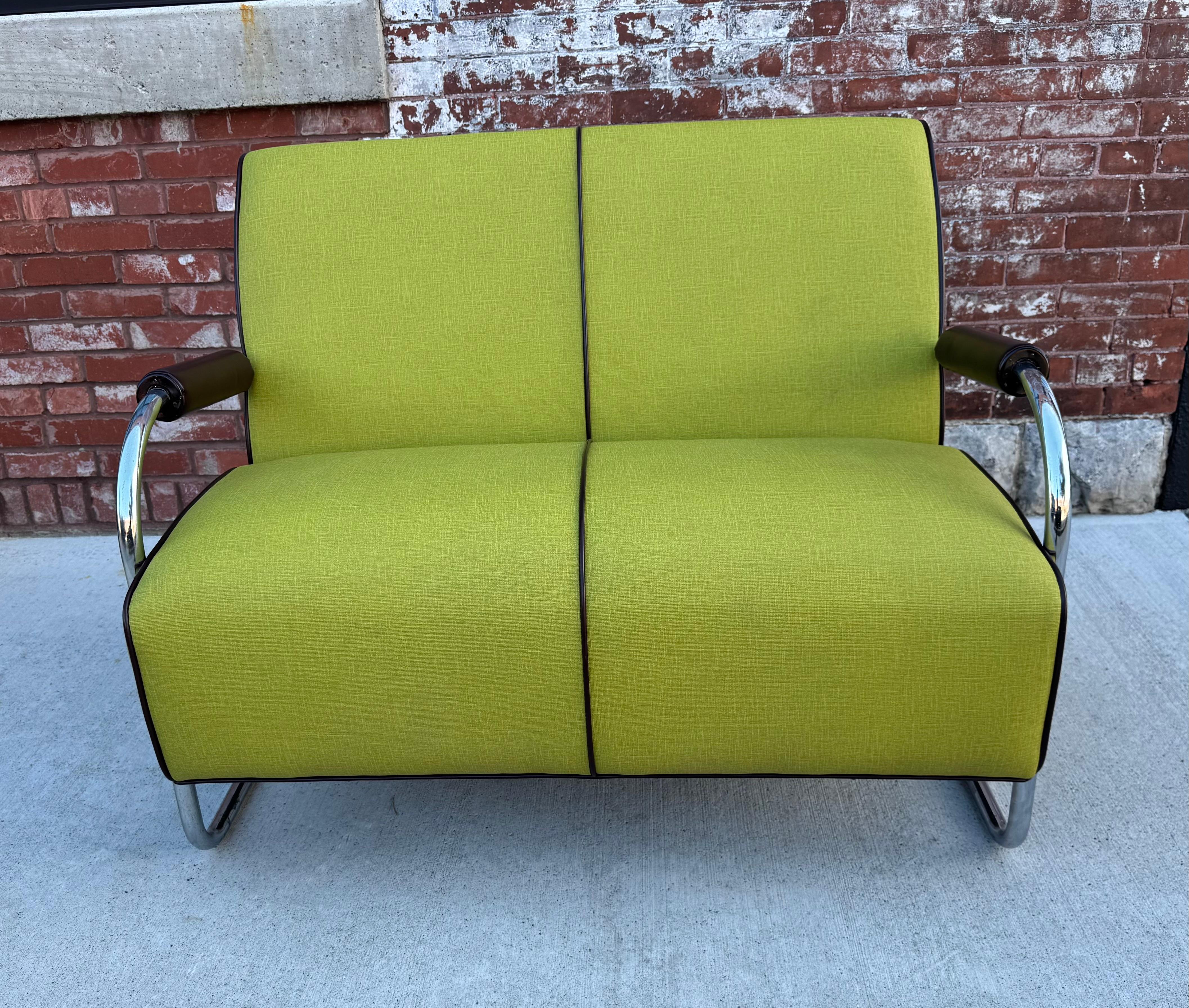 American Art Deco / Bauhaus Tubular Chrome Settee attributed to Gilbert Rohde For Sale