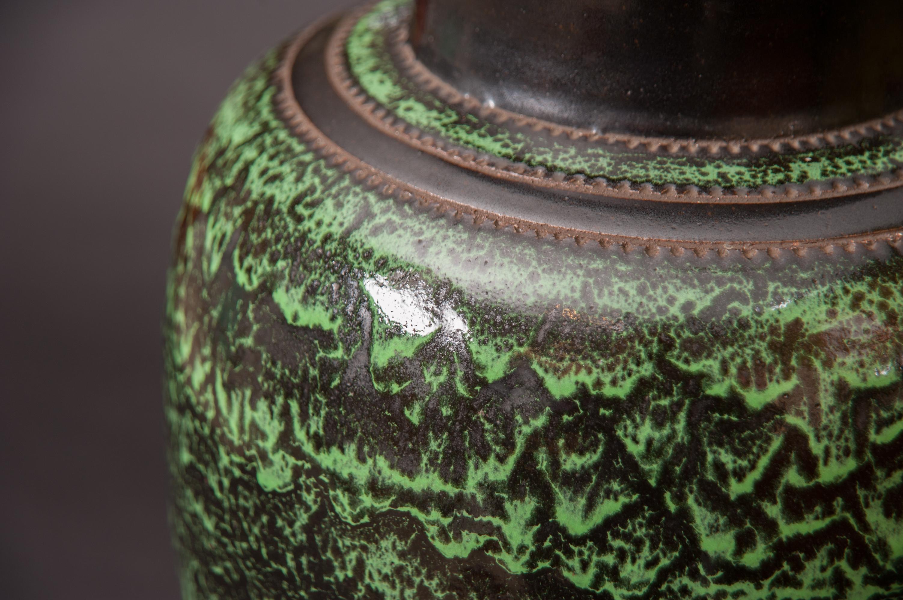 Art Deco Baulister-Emaille-Vase von Emil Lenoble, Art déco im Zustand „Hervorragend“ im Angebot in Chicago, US
