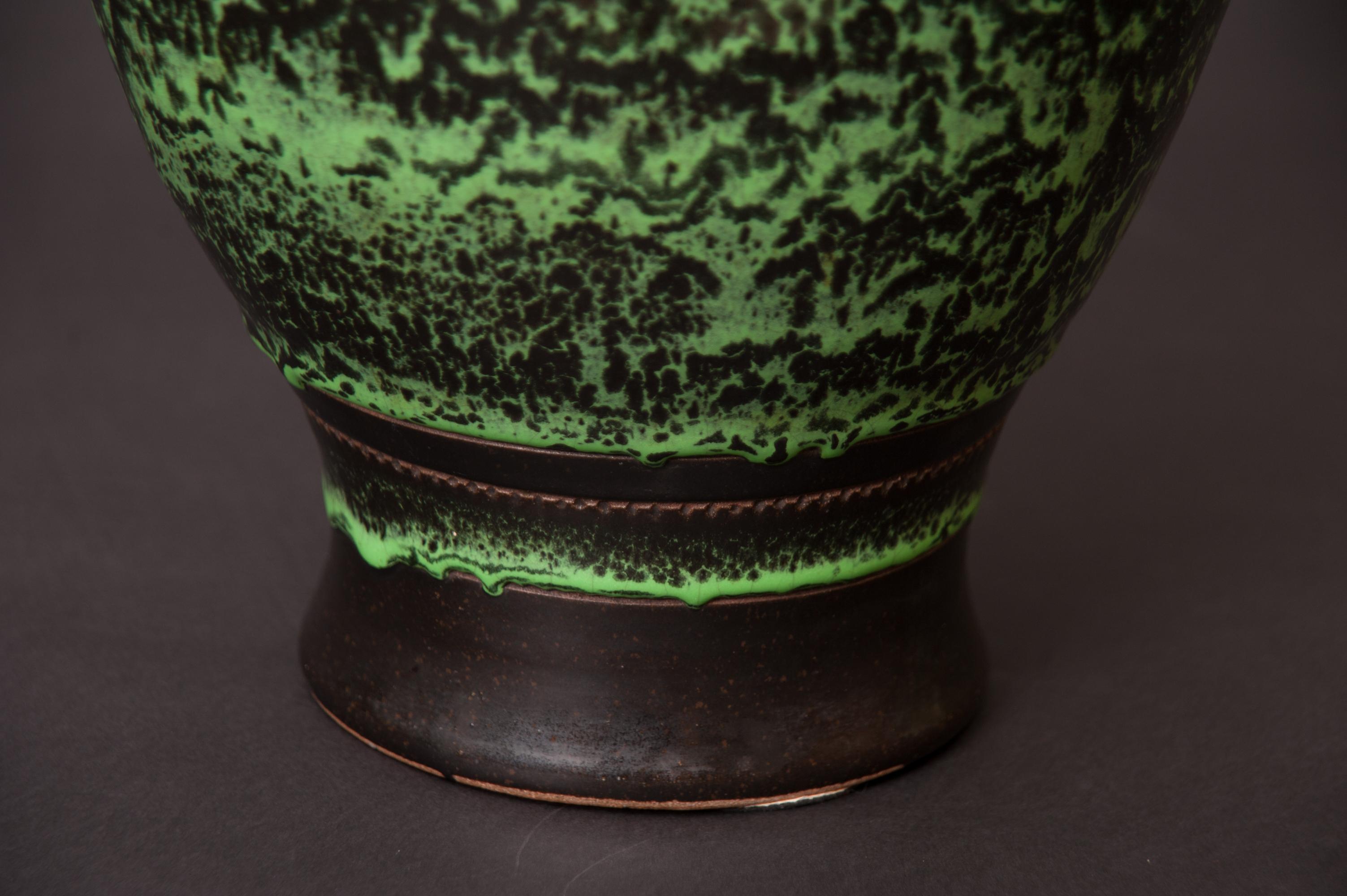 Art Deco Baulister-Emaille-Vase von Emil Lenoble, Art déco (Steingut) im Angebot