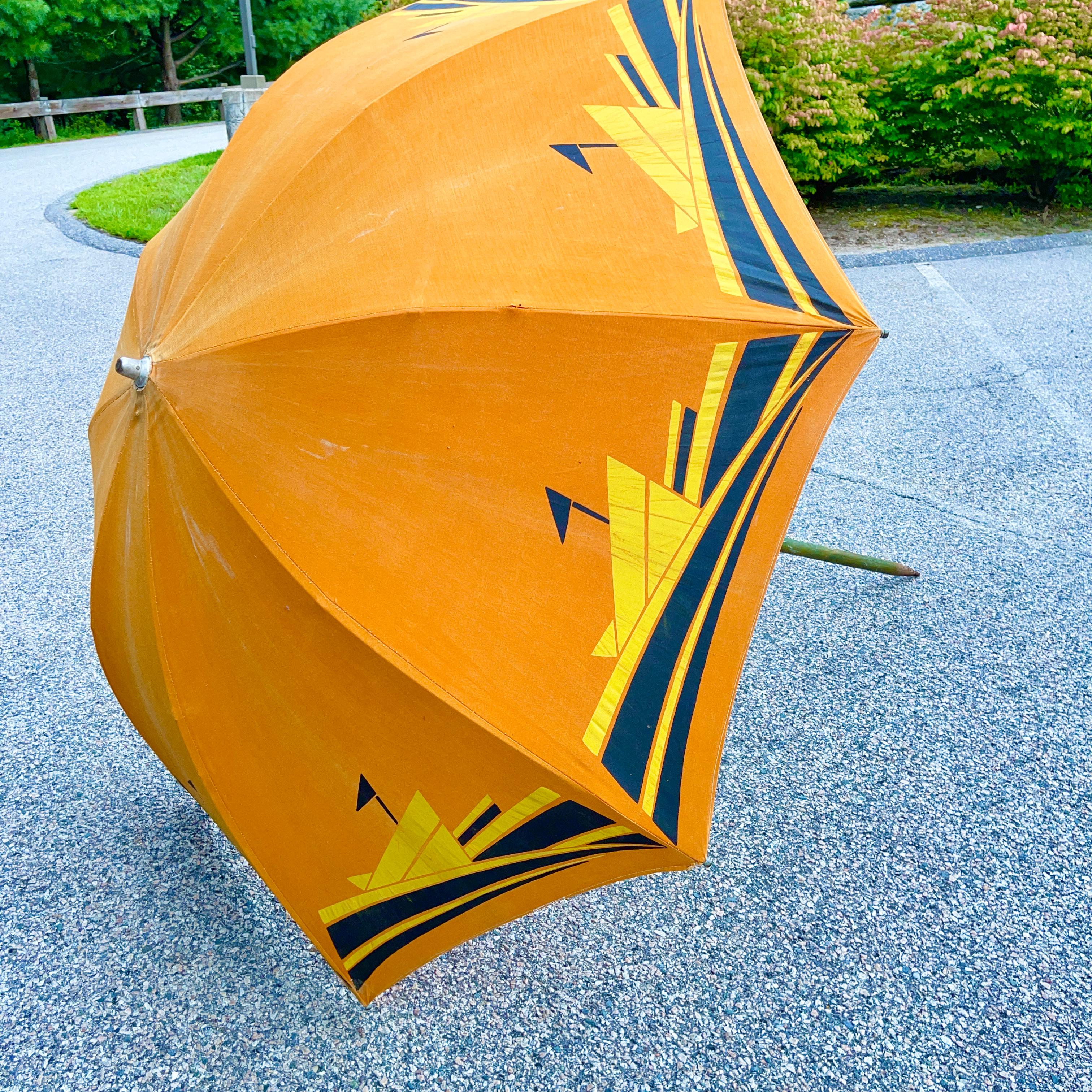 Art Deco Beach Umbrella mit Dampfschiff-Motiv (Art déco) im Angebot