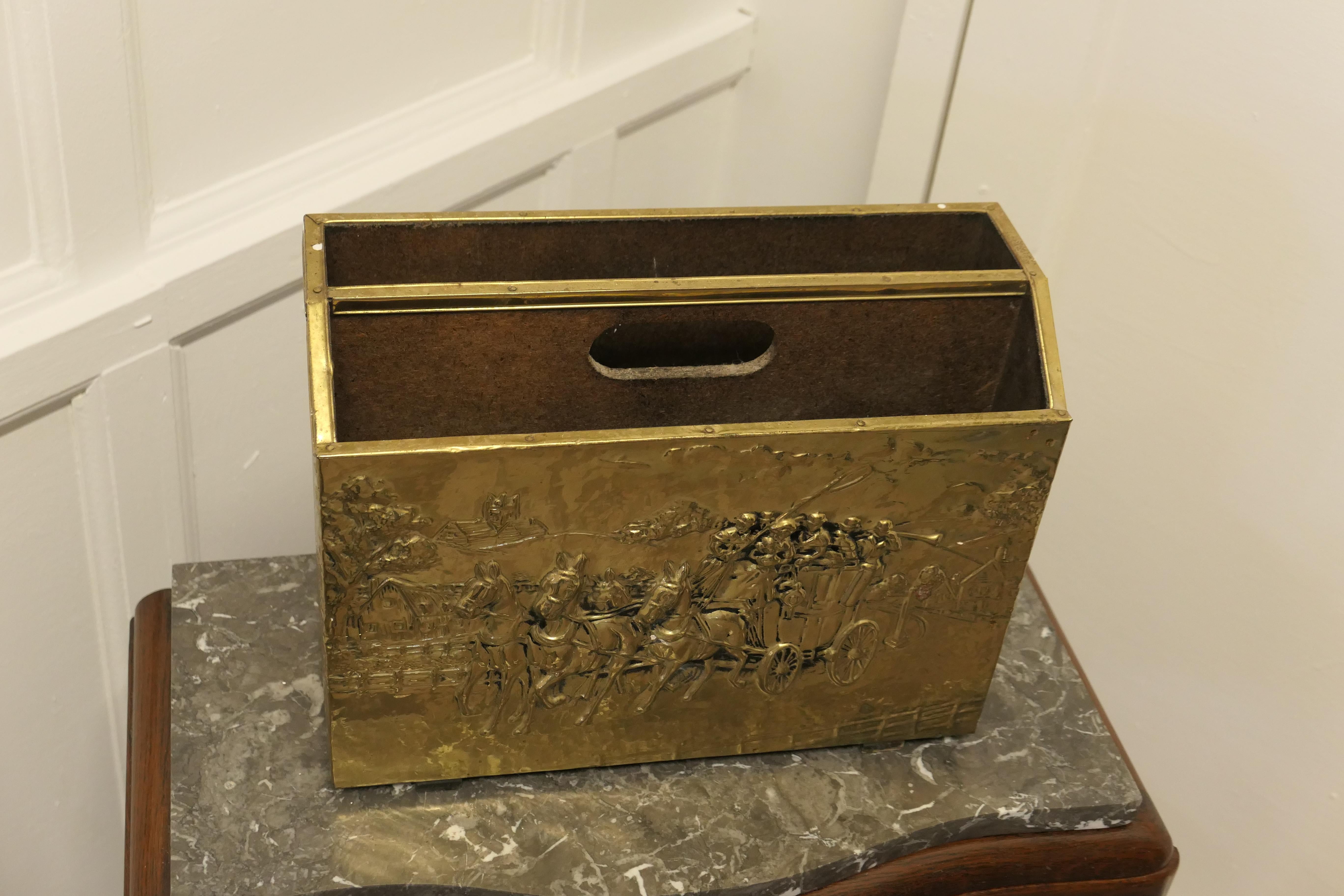 Art Deco Beaten Brass Magazine Rack In Good Condition For Sale In Chillerton, Isle of Wight