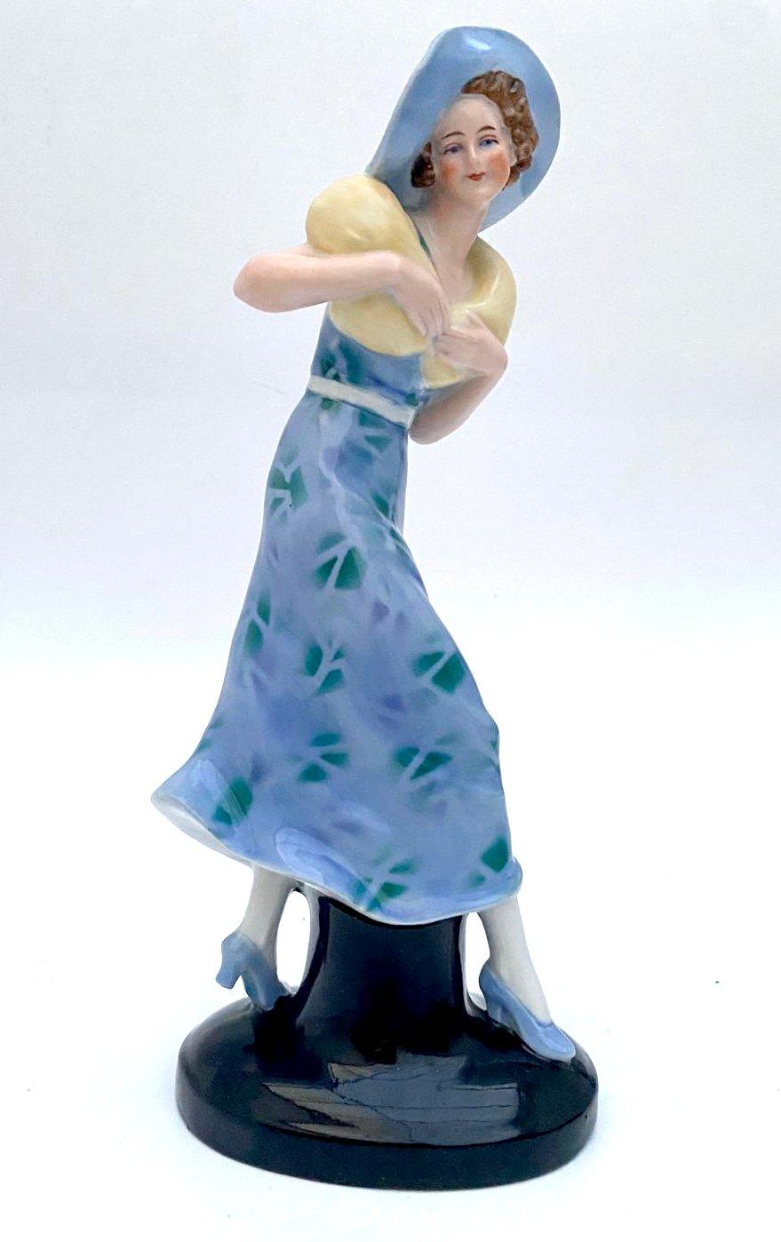 Art Déco Figurina di bella ragazza flapper in stile Art Deco di Wagner & Apel, c1935 in vendita
