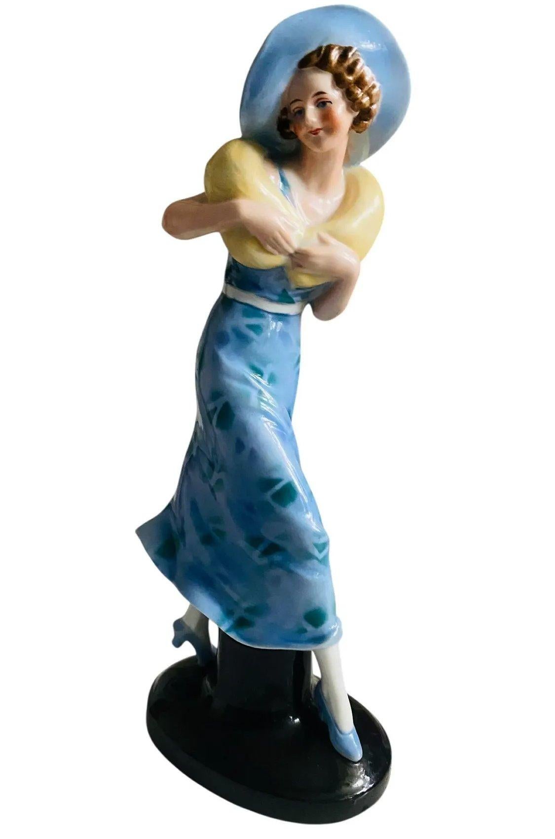 Art Deco Beautiful Flapper Girl Figurine By Wagner & Apel, c1935 In Good Condition For Sale In Devon, England