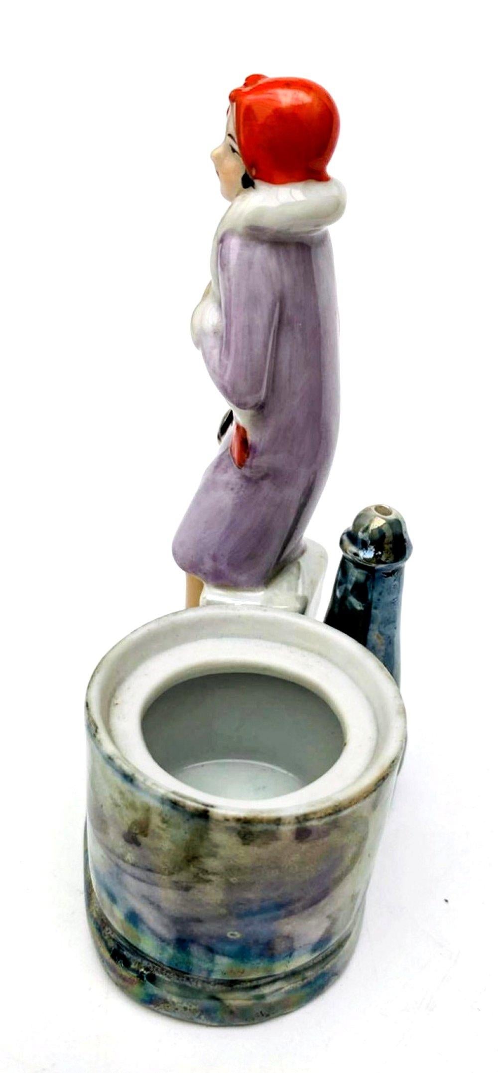 Scatola per cipria Art Deco con statuetta di una bella ragazza Flapper, francese, 1935 ca. In condizioni buone in vendita a Devon, England