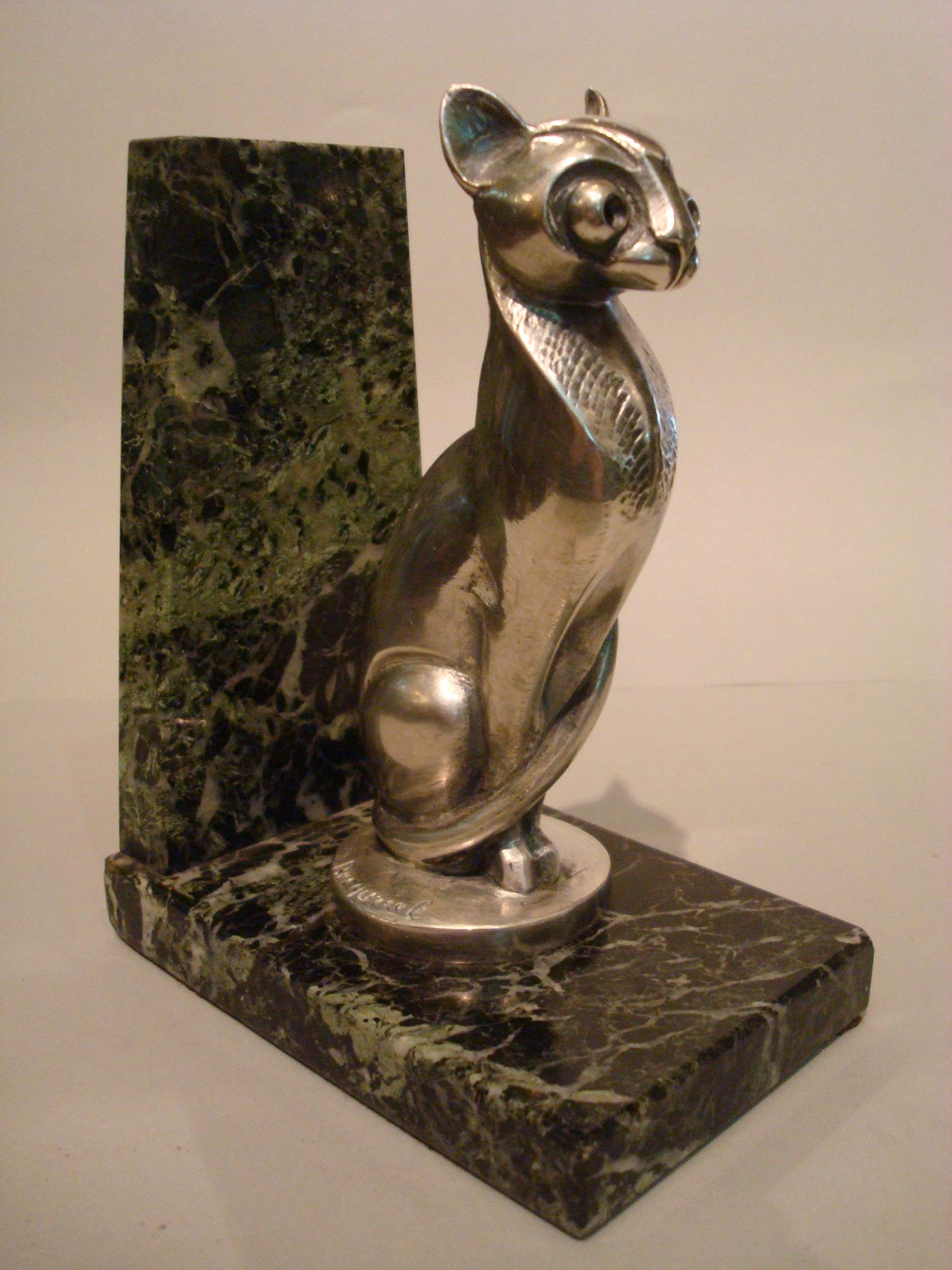 Art Deco Becquerel Cat Silvered Bronze Bookends, France, 1920 In Good Condition In Buenos Aires, Olivos