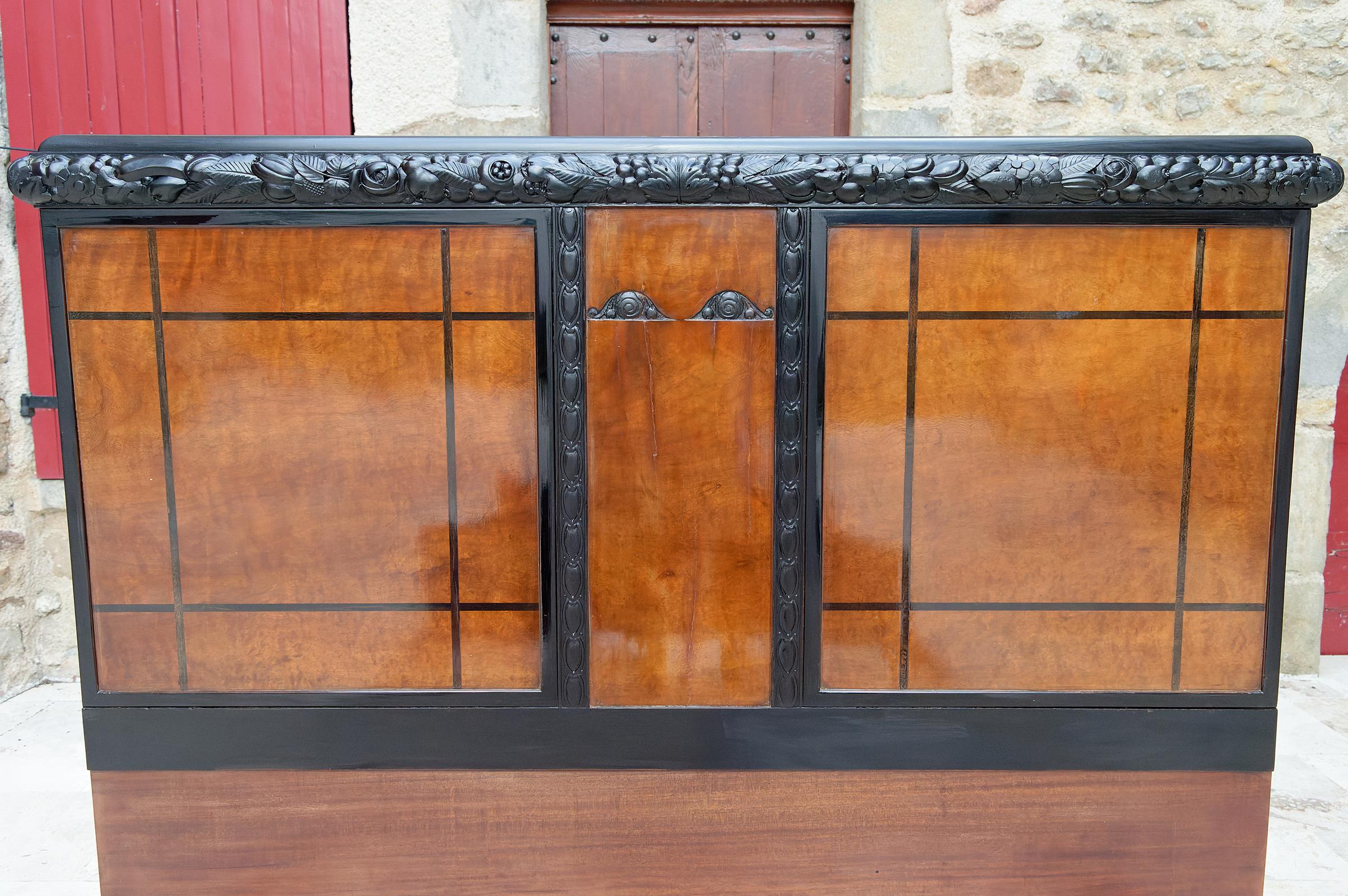 Art Deco bed, Carved wood, France, Circa 1920 For Sale 1