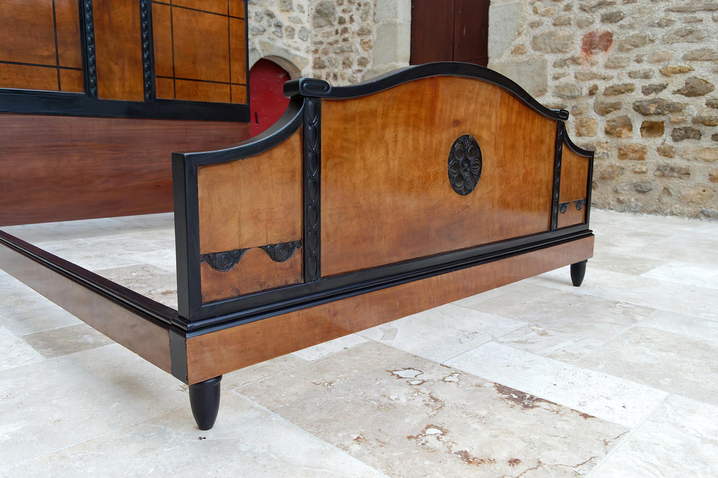 Art Deco bed, Carved wood, France, Circa 1920 For Sale 10