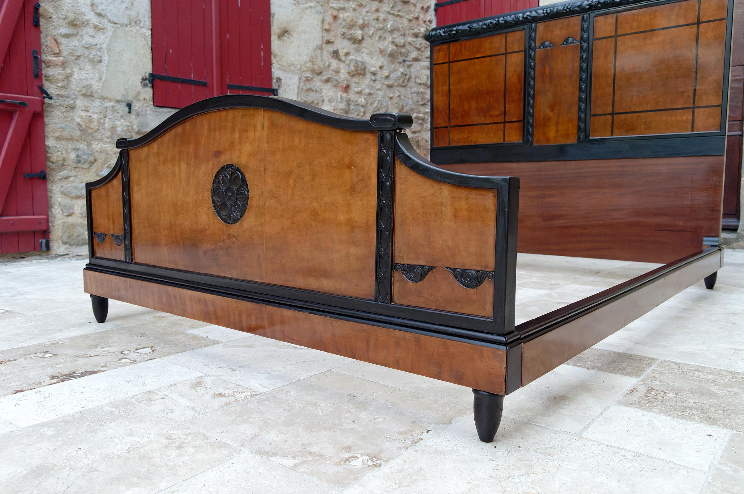 Art Deco bed, Carved wood, France, Circa 1920 For Sale 9