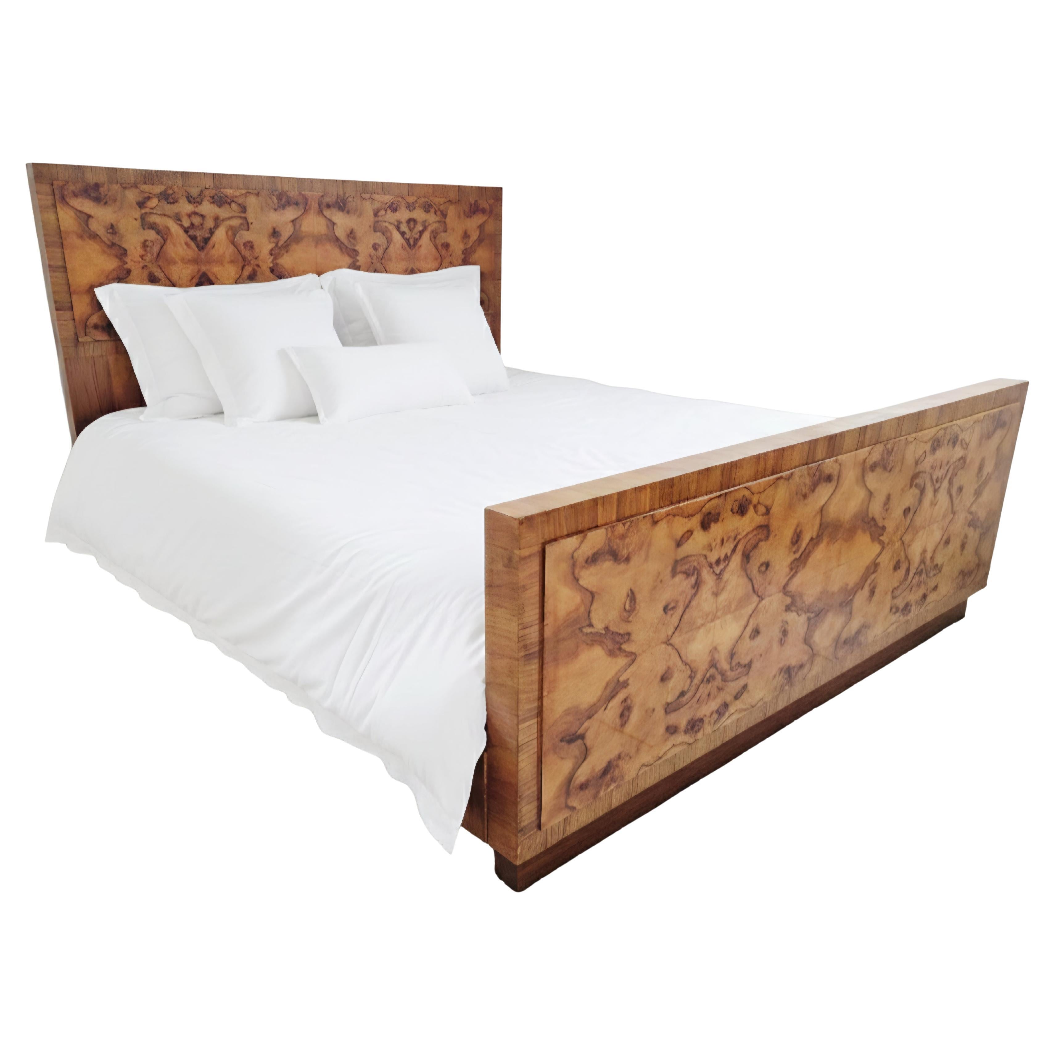 Art Deco Bett in blondem Wurzelholz Nussbaum King Size (Art déco) im Angebot