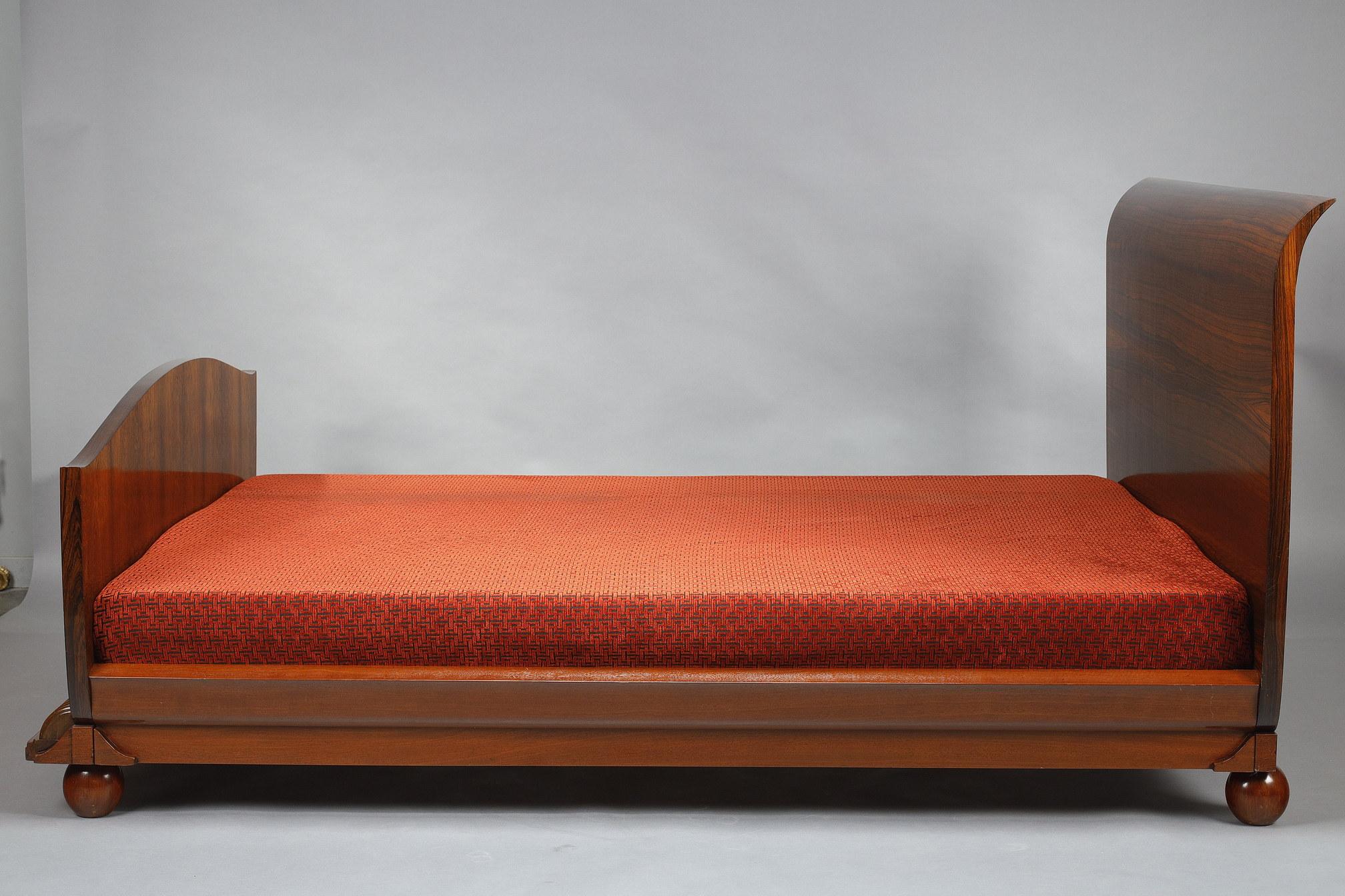 Art Deco Bed in Macassar Ebony Veneer, Circa 1925 In Good Condition In Paris, FR