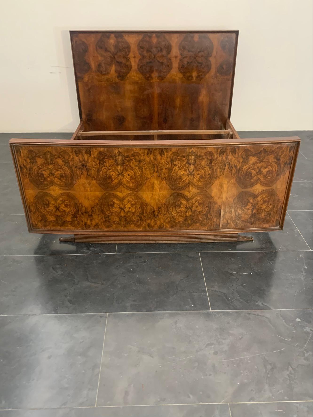 Art Deco Bed in Walnut Root by Premuda Lissone, 1930s In Good Condition For Sale In Montelabbate, PU
