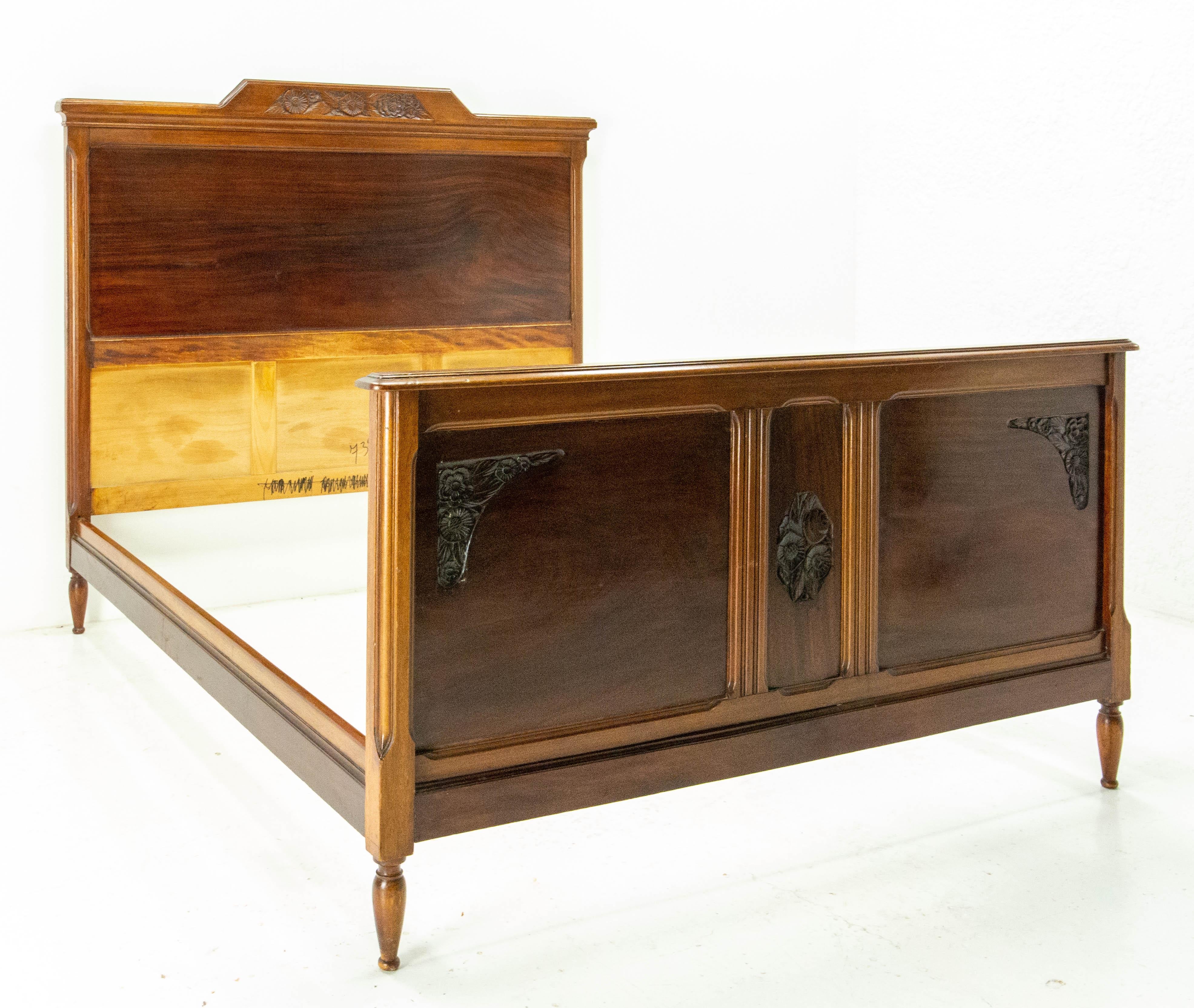 Art Deco Bed US Queen UK King Size Carved French Iroko, circa 1930 In Good Condition In Labrit, Landes