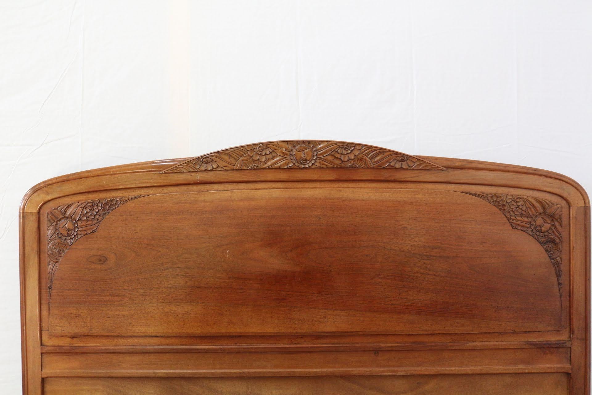 Art Deco Bed US Queen UK King Size Carved French Walnut, circa 1930 In Good Condition In Labrit, Landes