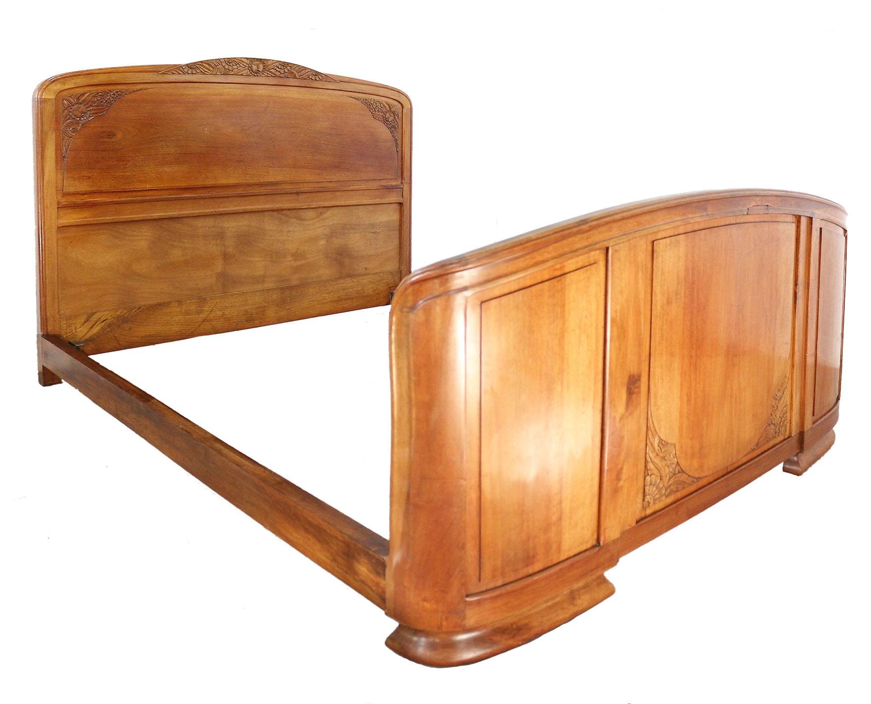 French Art Deco bed US Queen size UK King size
Solid carved walnut
French provincial
Foot board height 81cms
This will take a standard US Queen size or UK King size mattress on either a slatted wood base or Bunkie or box base
Good vintage