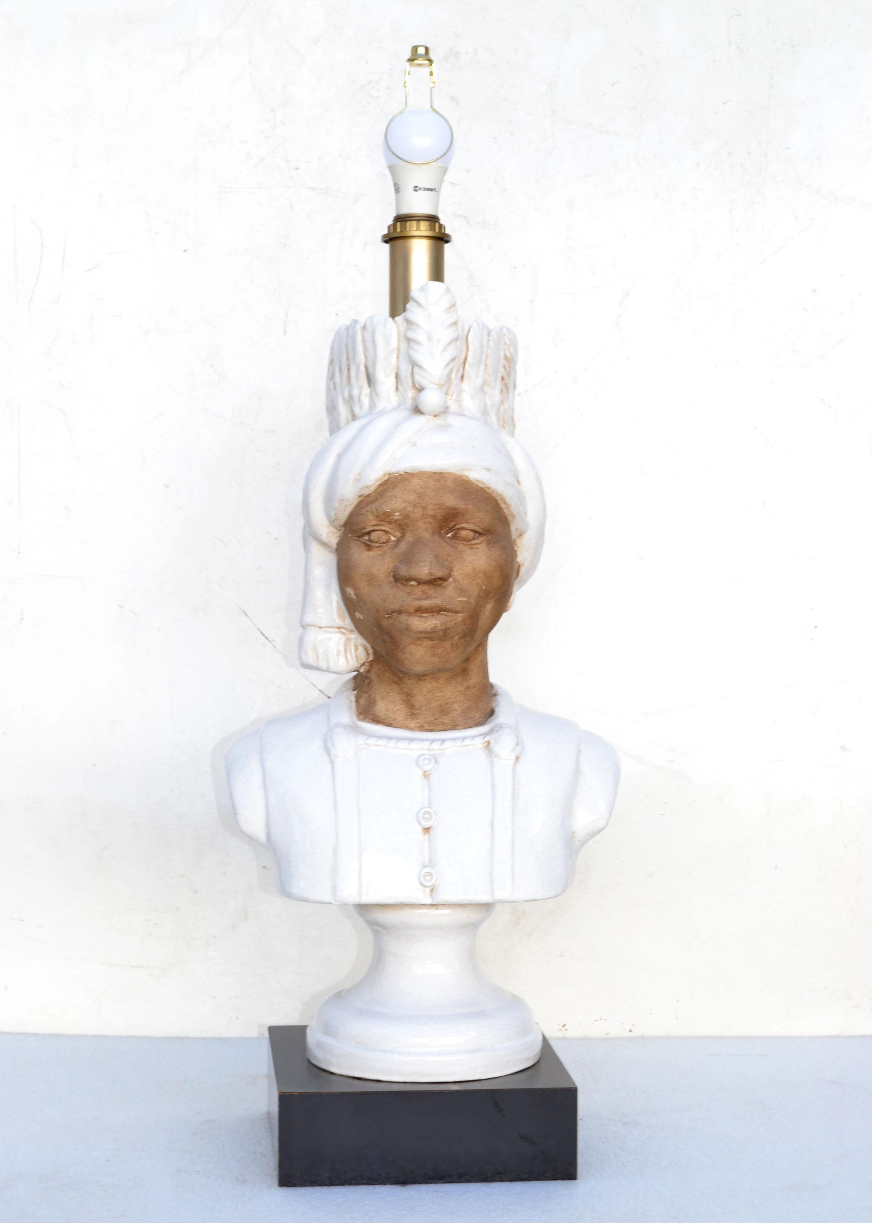 bust table lamp
