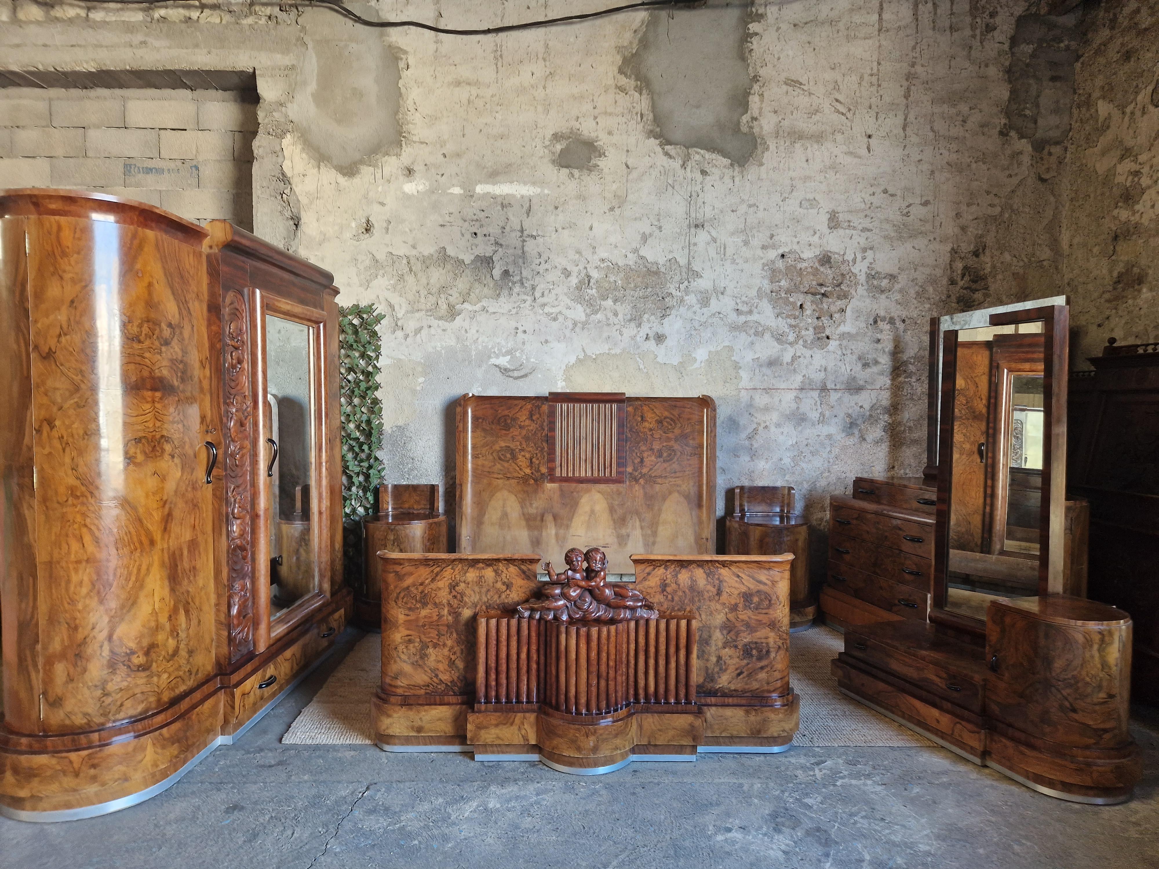 Carved Art Deco Bedroom Set By Fratelli Conte