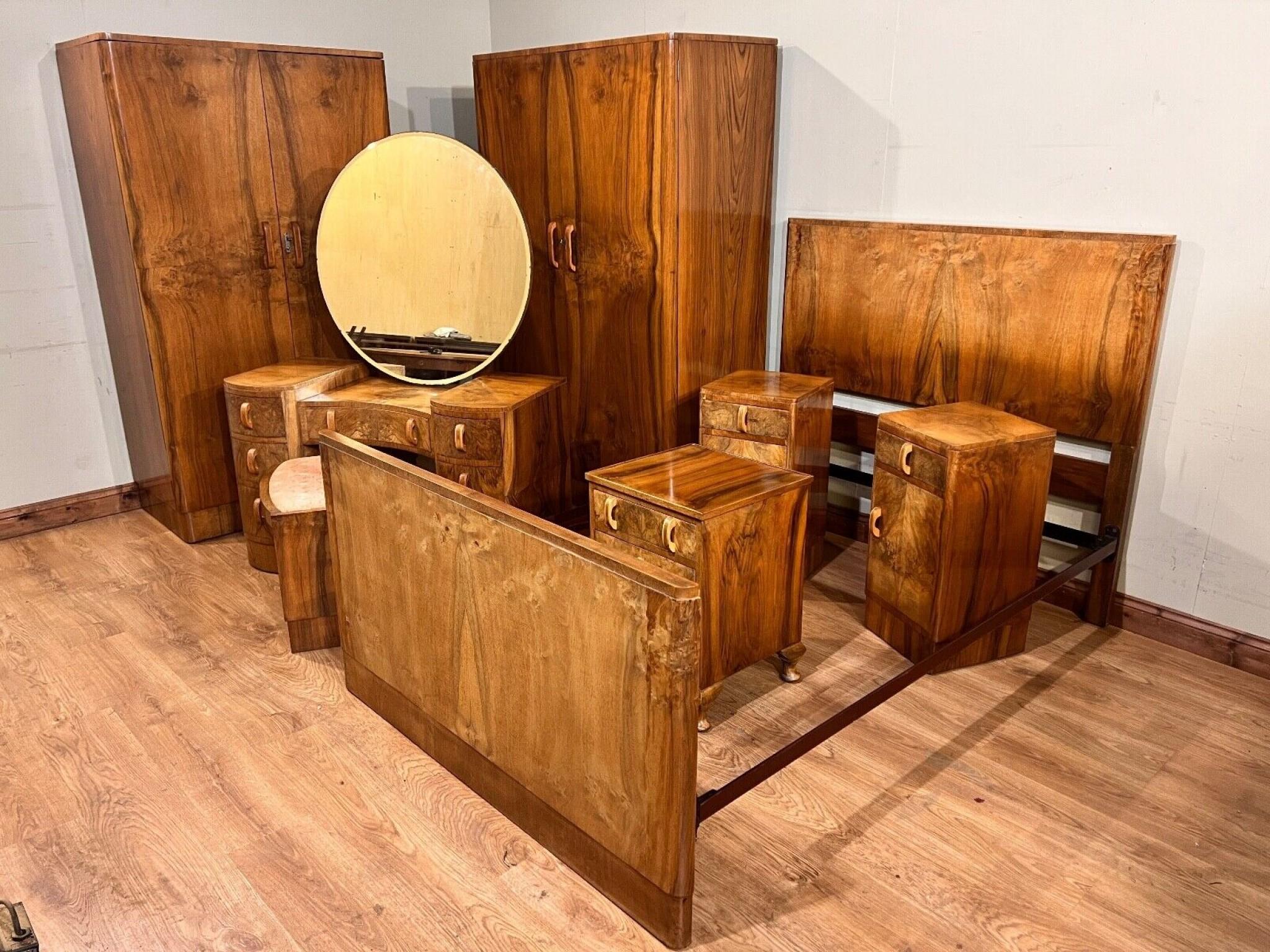 Absolutely stunning period art deco bedroom suite
Set consists of two wardrobes, a dresser, bedside tables, bed, stool and a pot cupboard
So great this vintage set is intact
Classic art deco look, very clean and minimal design
We have a whole range