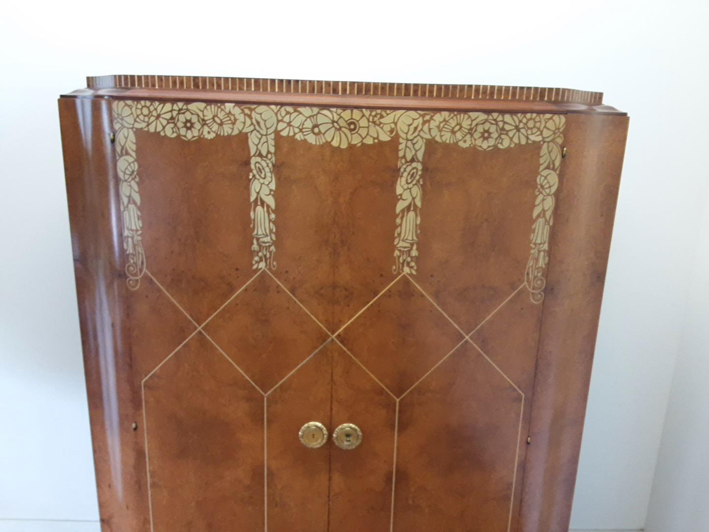 Art Deco Bedroom Suite by Mercier Freres in Satin Maple with Inlaid Floral Motif For Sale 6