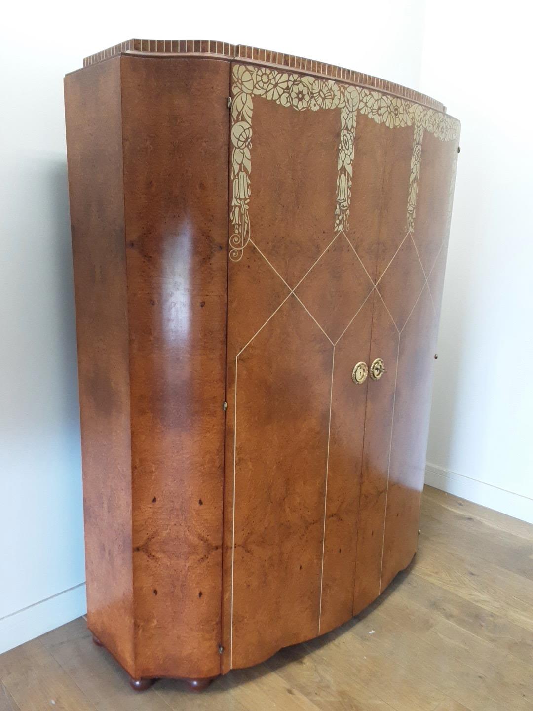 Art Deco Bedroom Suite by Mercier Freres in Satin Maple with Inlaid Floral Motif For Sale 7