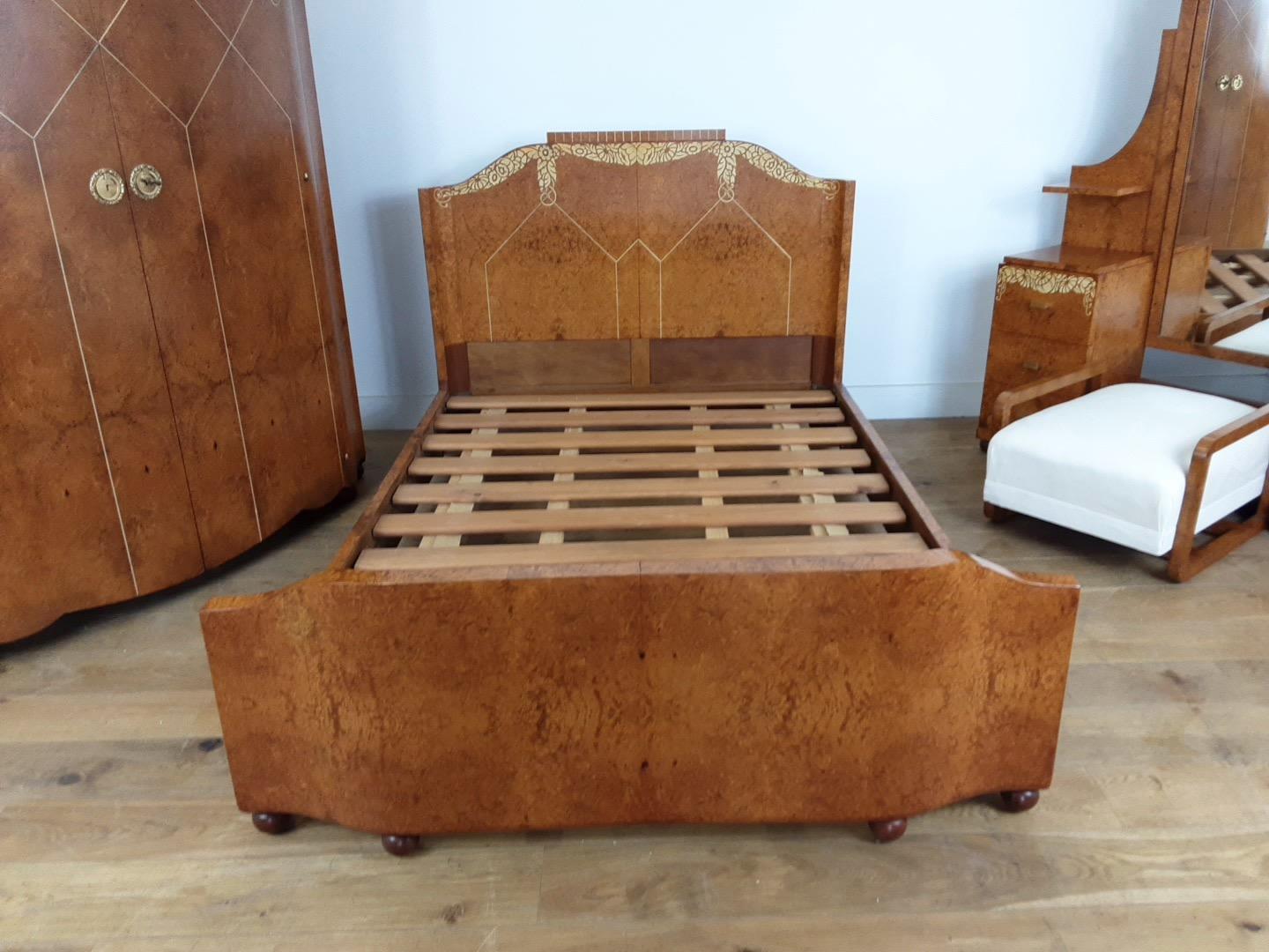 French Art Deco Bedroom Suite by Mercier Freres in Satin Maple with Inlaid Floral Motif For Sale