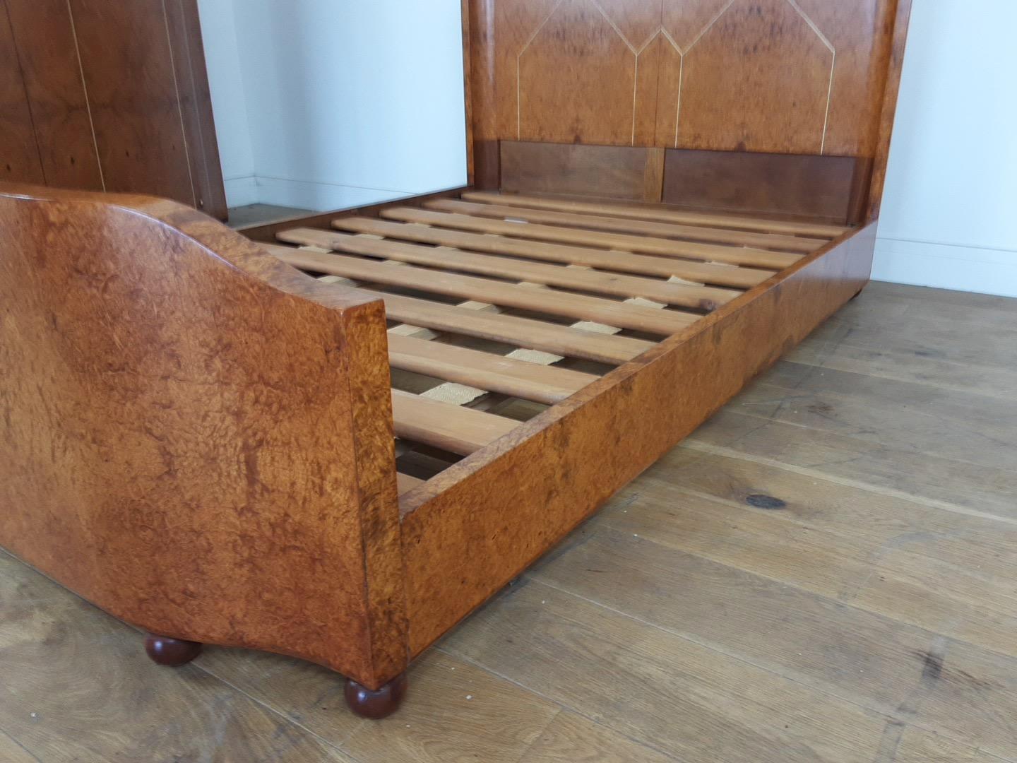 Art Deco Bedroom Suite by Mercier Freres in Satin Maple with Inlaid Floral Motif In Good Condition For Sale In London, GB