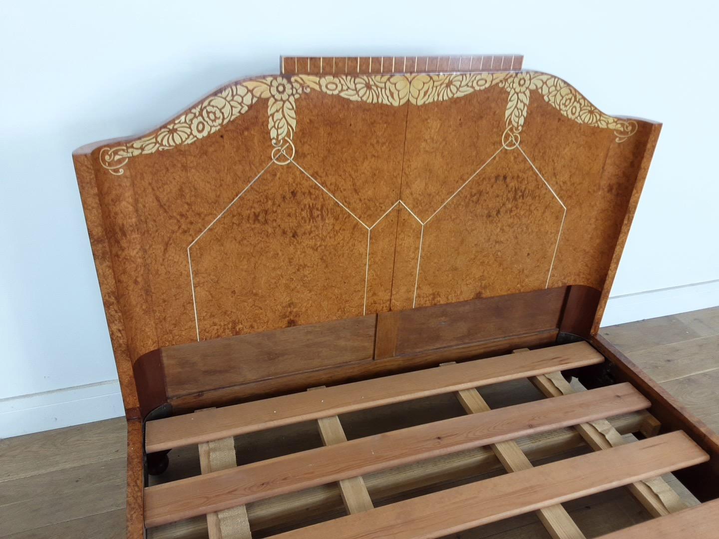 20th Century Art Deco Bedroom Suite by Mercier Freres in Satin Maple with Inlaid Floral Motif For Sale