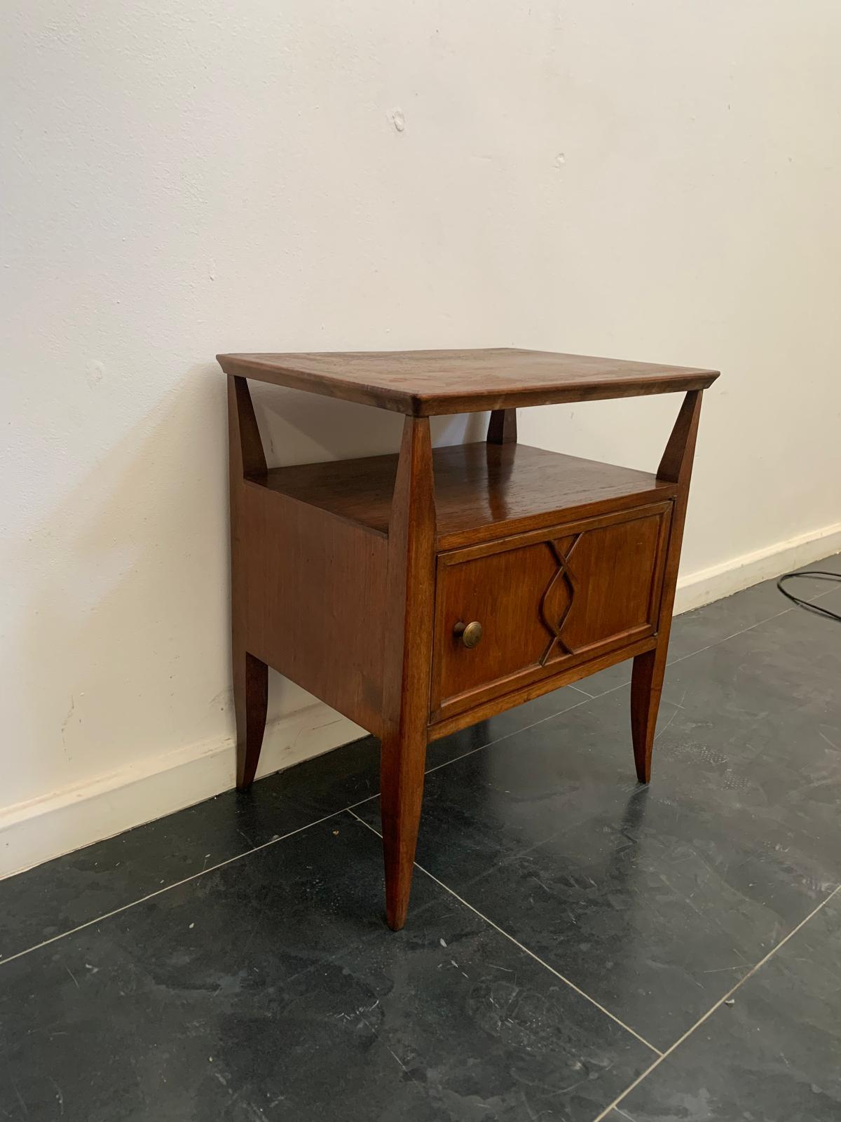 Italian Art Déco bedside table in beech wood with one door, 1940s For Sale