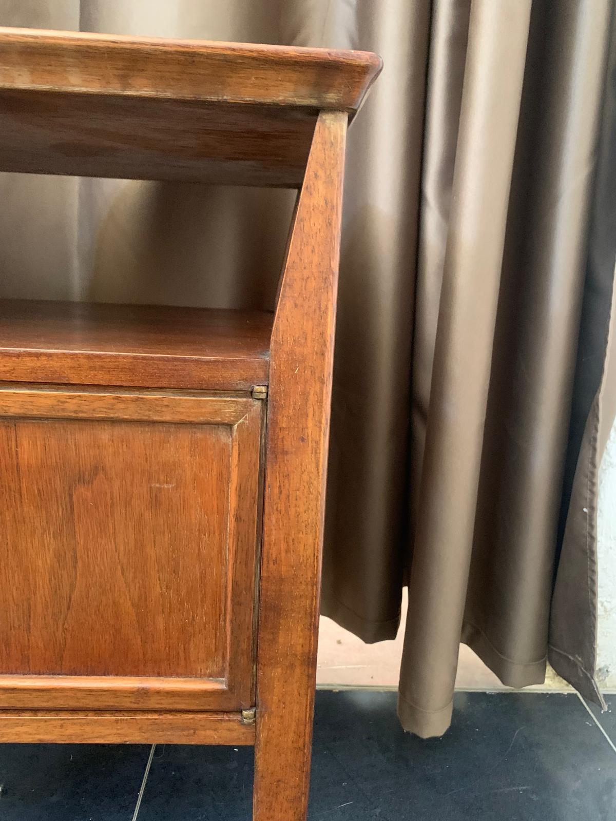 Art Déco bedside table in beech wood with one door, 1940s For Sale 2