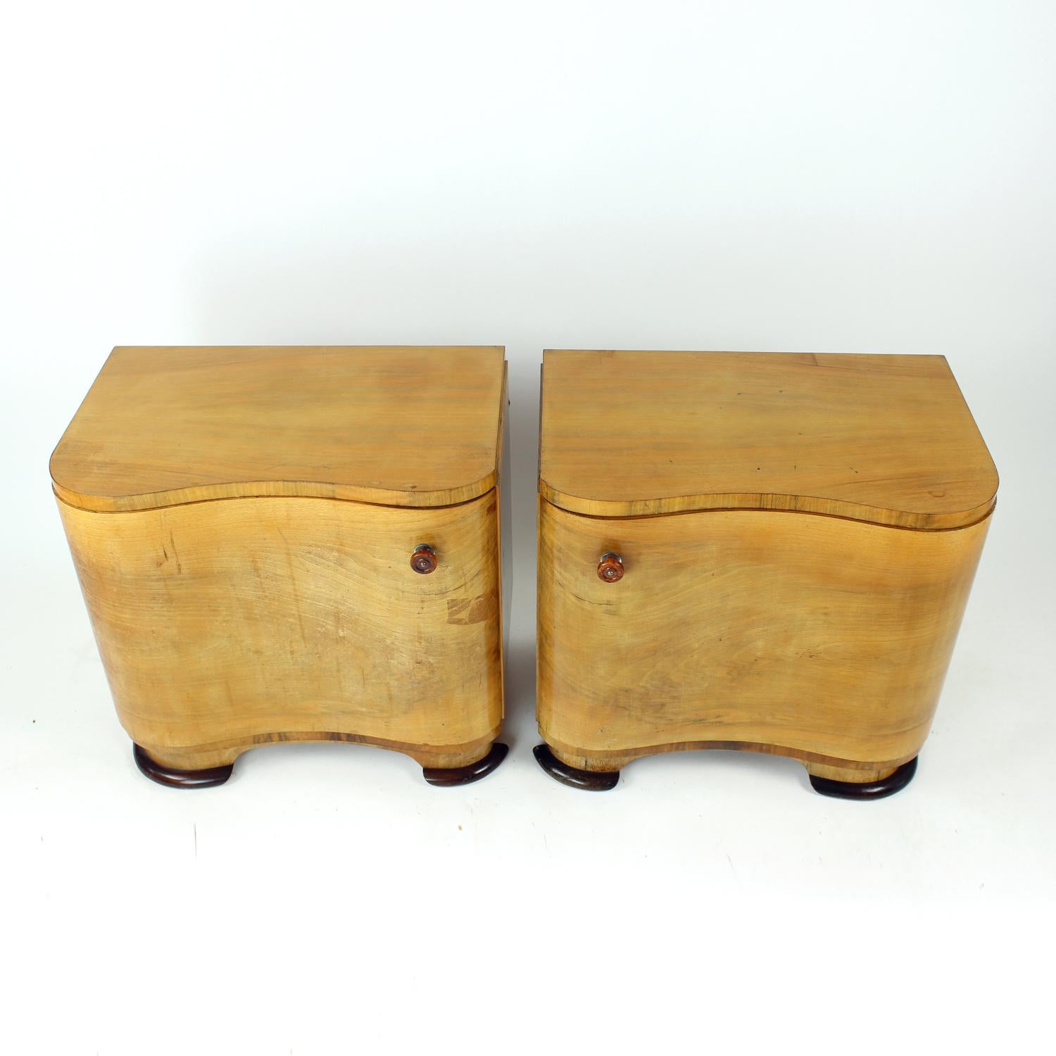 Noyer Tables de chevet Art déco par Jindřich Halabala pour Up Závody, années 1930 en vente