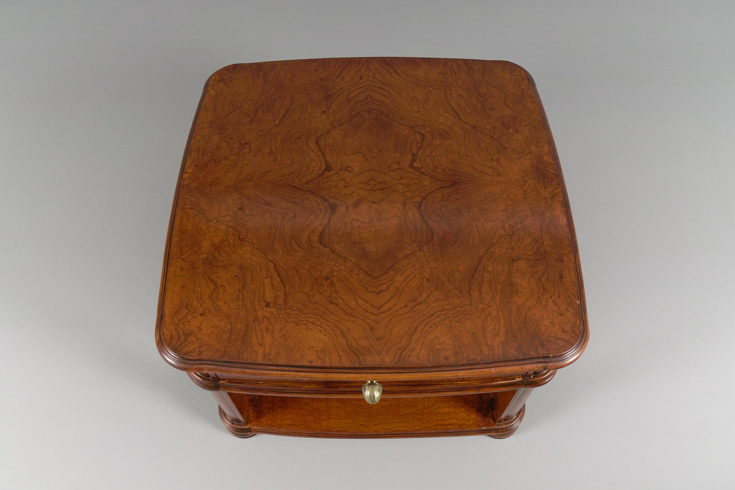 Comodini Art Deco in mogano, anni '40, set di 2 in vendita 6