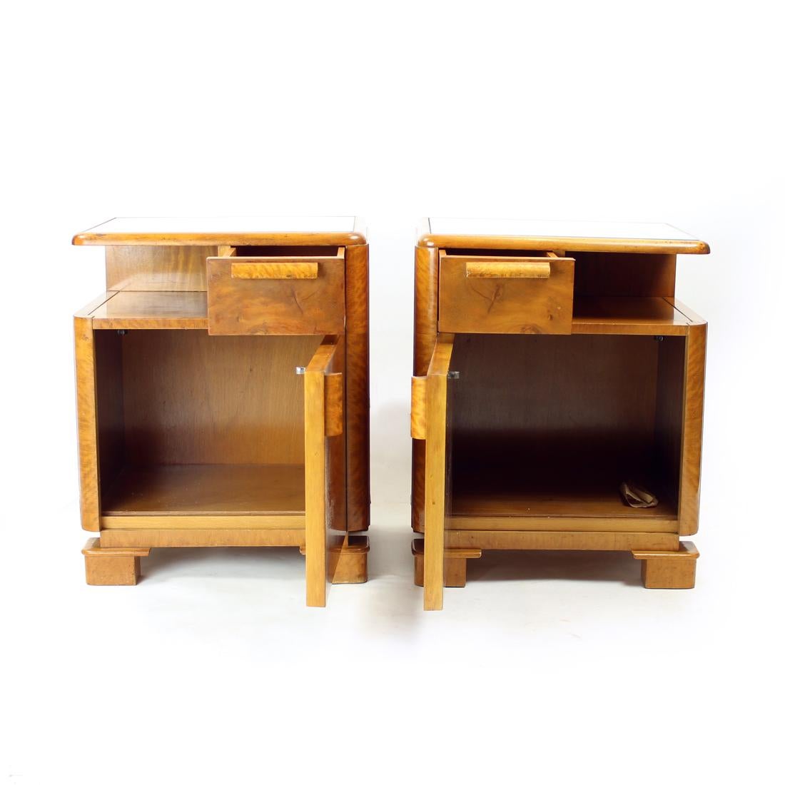 Art Deco Bedside Tables in Walnut, Czechoslovakia, 1930s In Good Condition For Sale In Zohor, SK