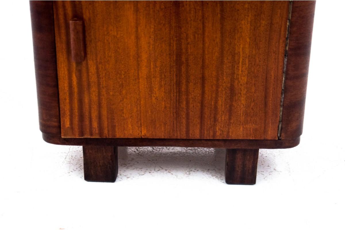 A set of bedside tables from the mid-20th century. Furniture in very good condition, after professional renovation.

Dimensions: height 56 cm / width 50 cm / depth 37 cm.