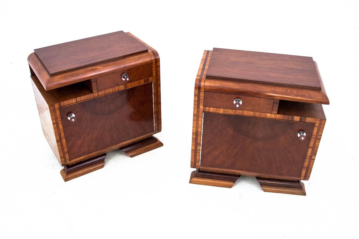 Art Deco bedside tables from the mid-twentieth century. Furniture in very good condition, after professional renovation.

Dimensions: Height 57 cm / width 56 cm / depth 34 cm.