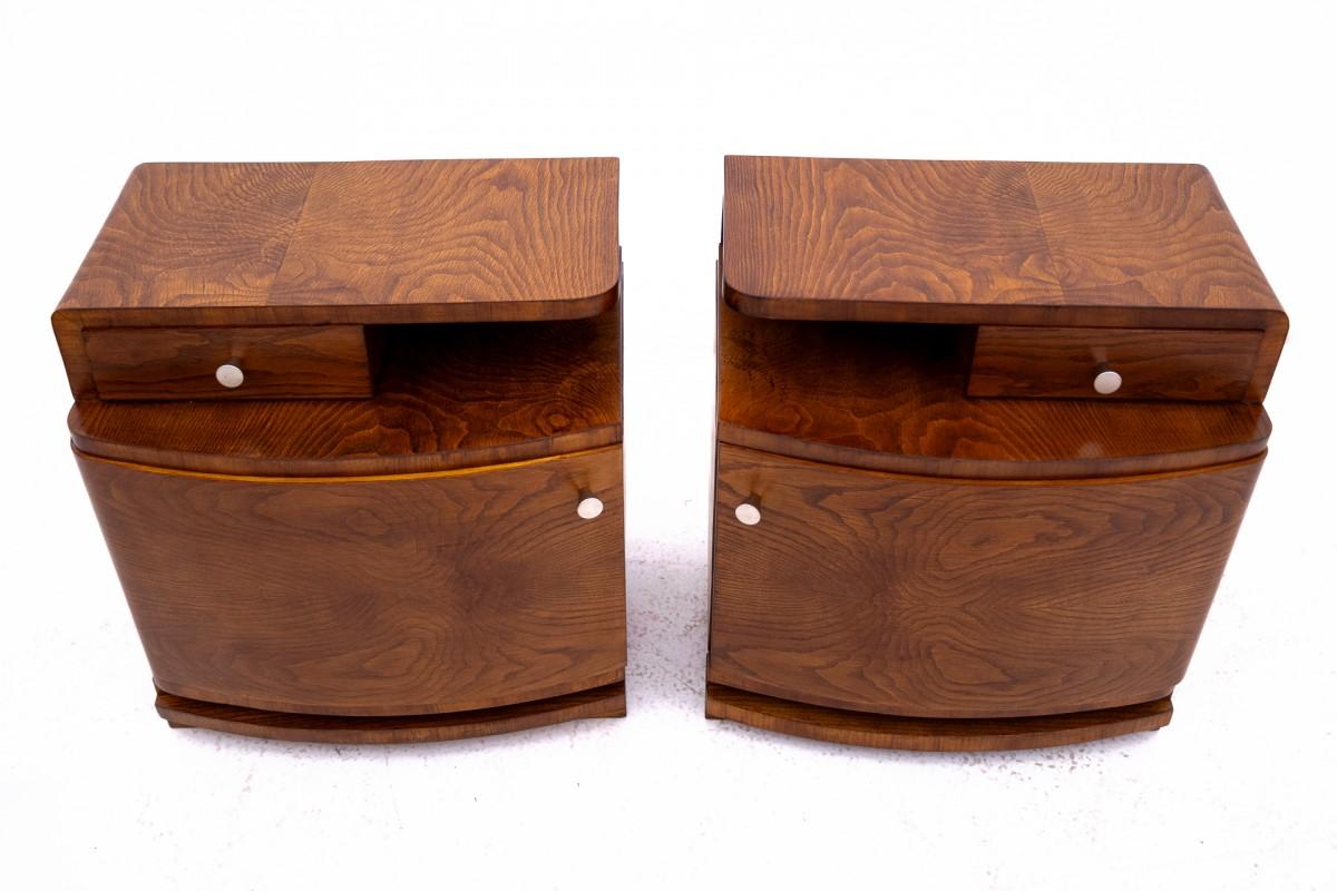 A pair of mid-20th century Art Deco bedside tables.

Furniture in very good condition, professionally renovated.

Dimensions: height 56 ​​cm / width 52 cm / depth 37 cm
