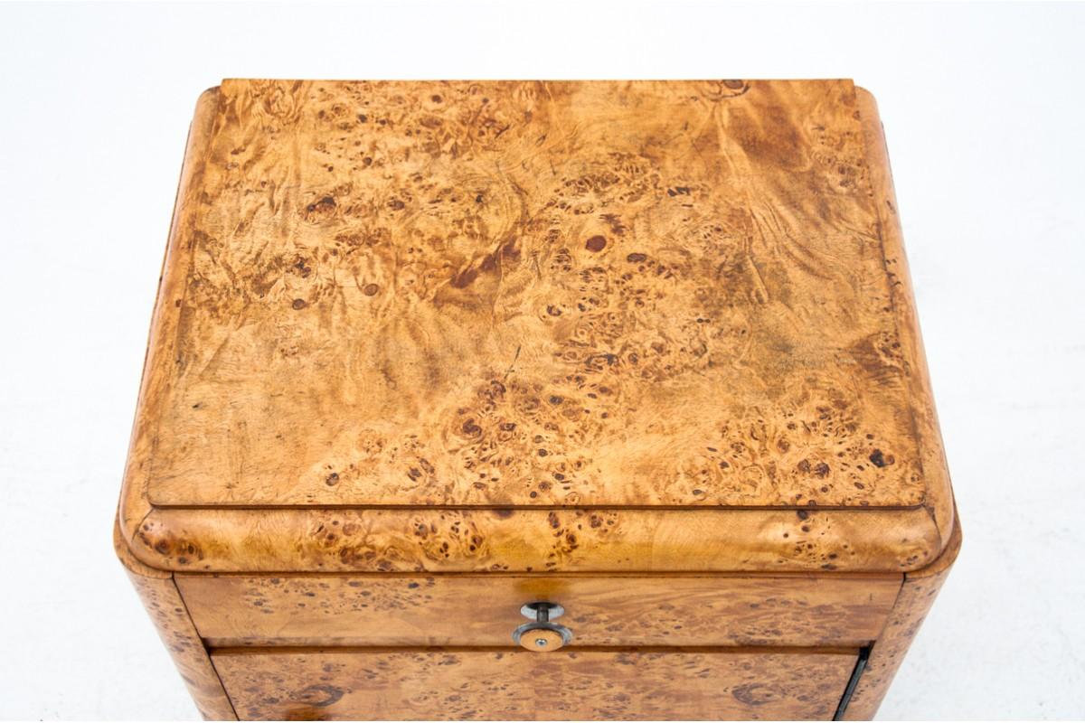 Art Deco bedside tables from the mid-twentieth century. 
Made of walnut burr/burl.
Furniture in very good condition, after professional renovation.

Dimensions: height 53 cm / width 52 cm / depth. 36 cm.