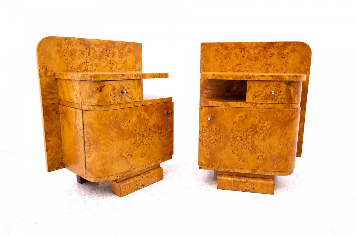Tables de chevet Art déco, Pologne, vers 1930.

Très bon état, restauré par des professionnels.

Bois : bouleau (loupe)

Dimensions : hauteur : 72 cm, largeur : 48 cm, profondeur : 35 cm