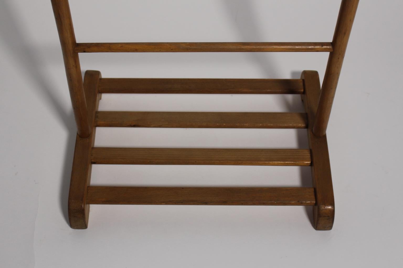Early 20th Century Art Deco Beech Brown Vintage Valet or Coat Rack by Thonet Austria, circa 1920 For Sale