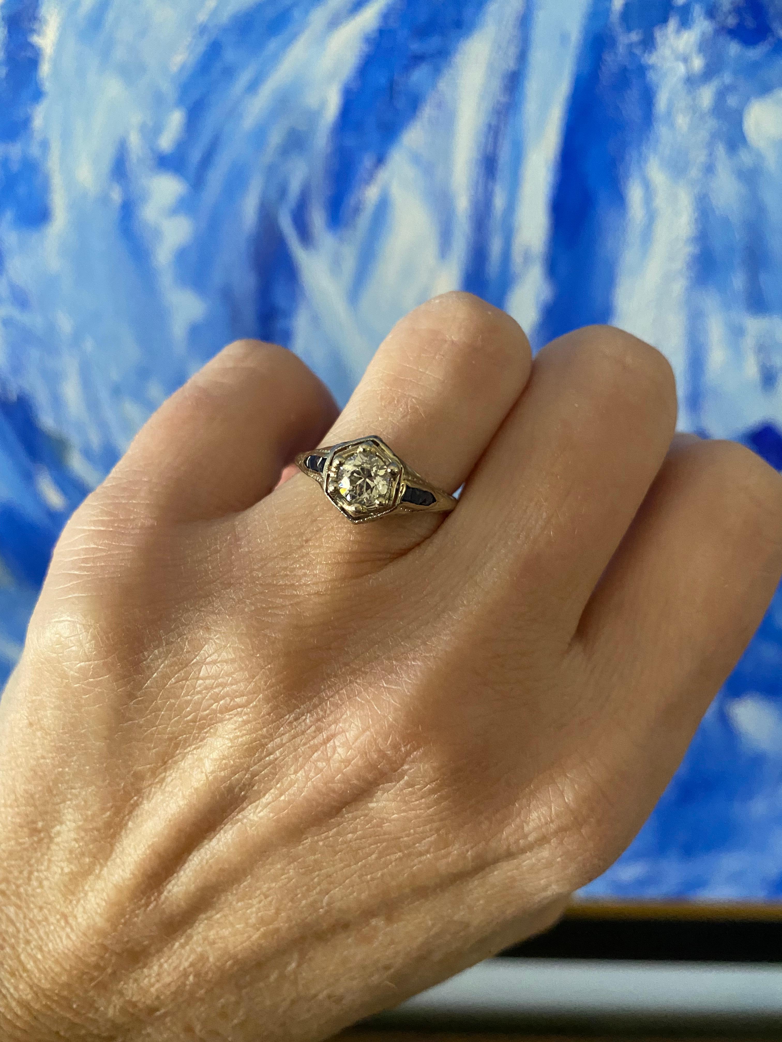 Art Deco Belais Diamond and Sapphire Filigree Ring For Sale 1